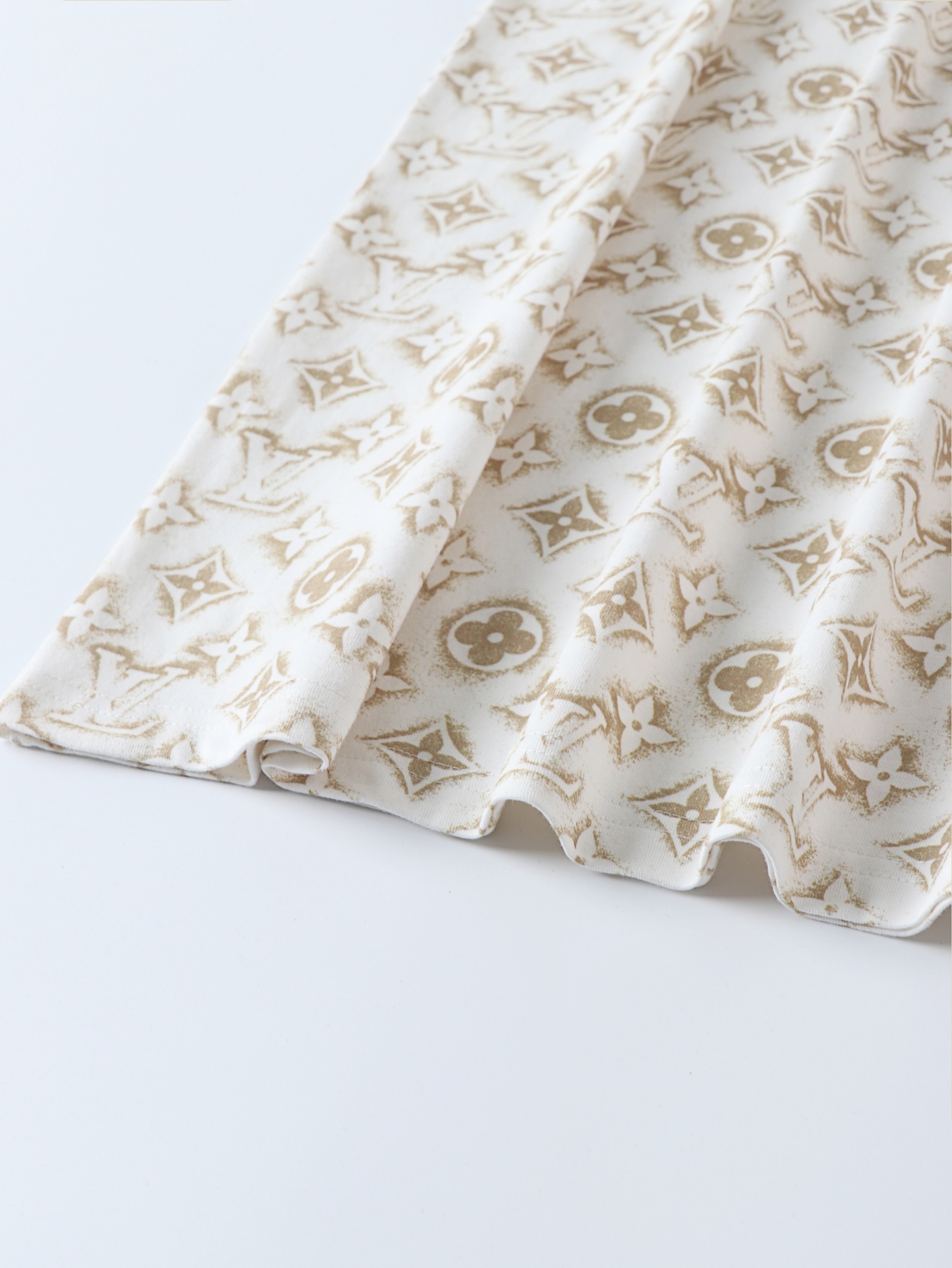 LV clothing-213