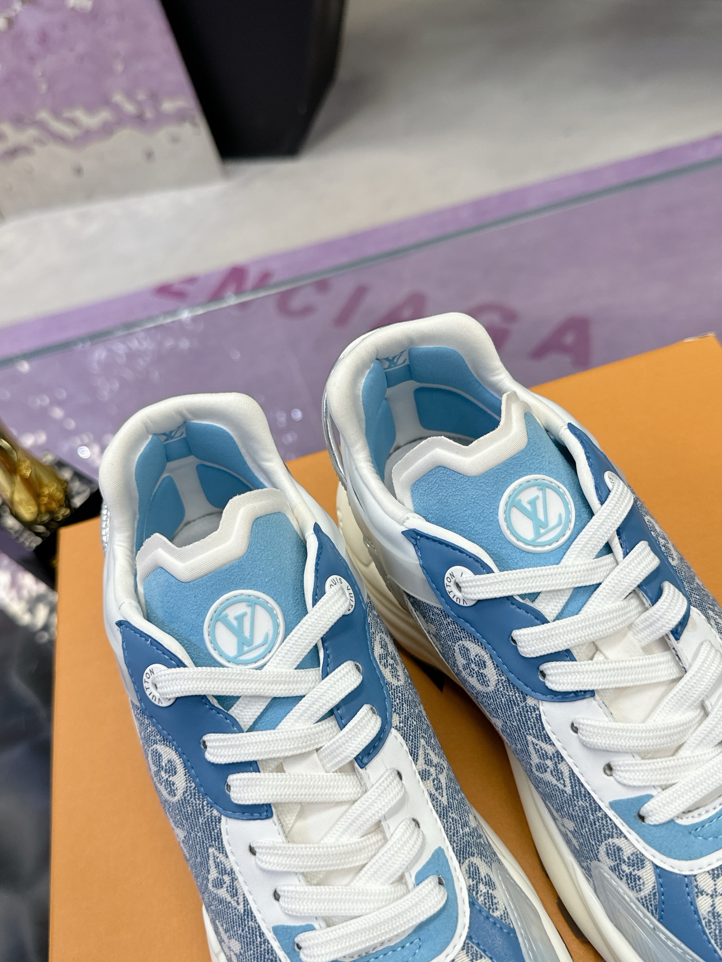 Lv Sneakers-199