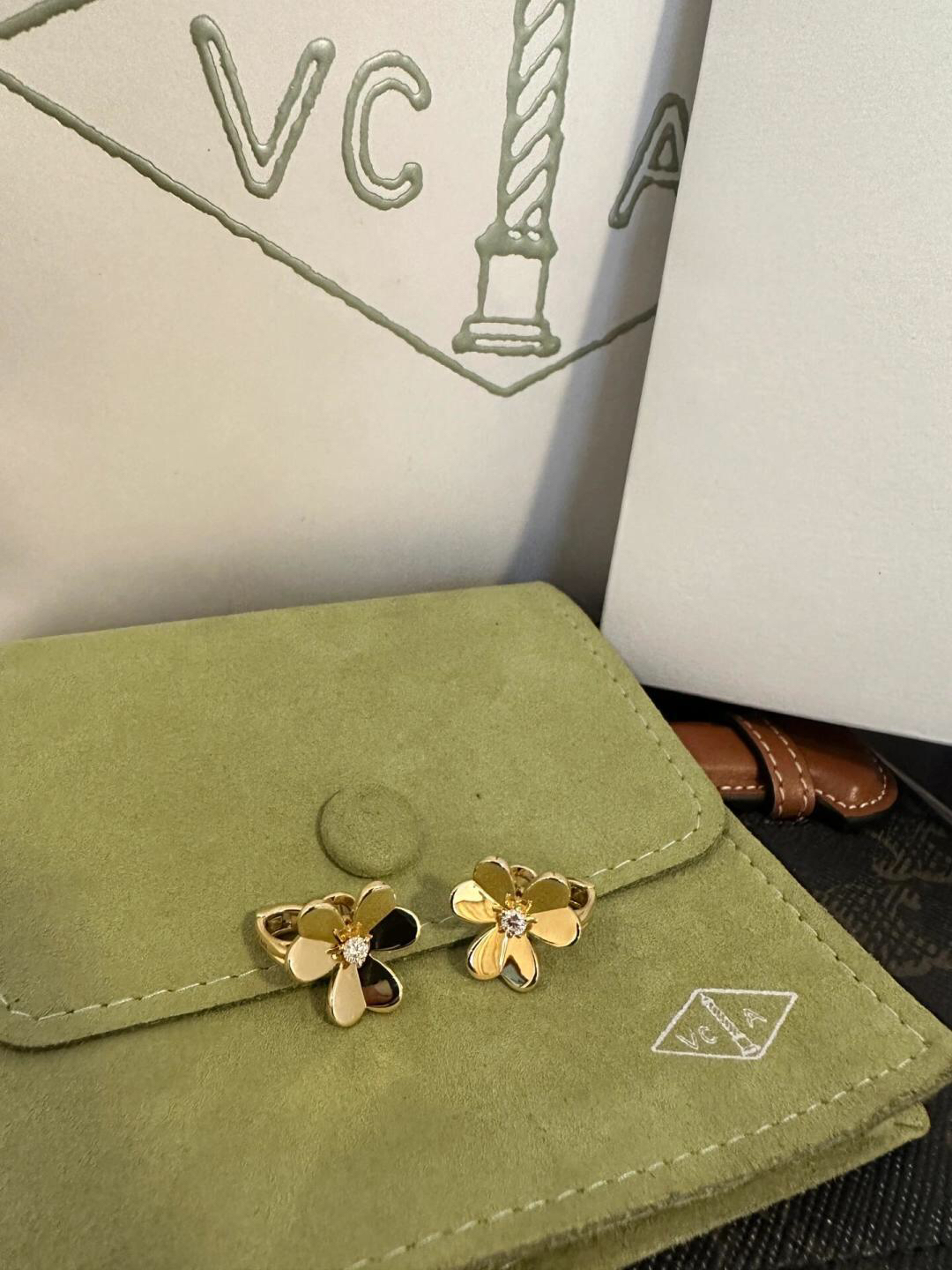 Van Cleef & Arpels earring-104