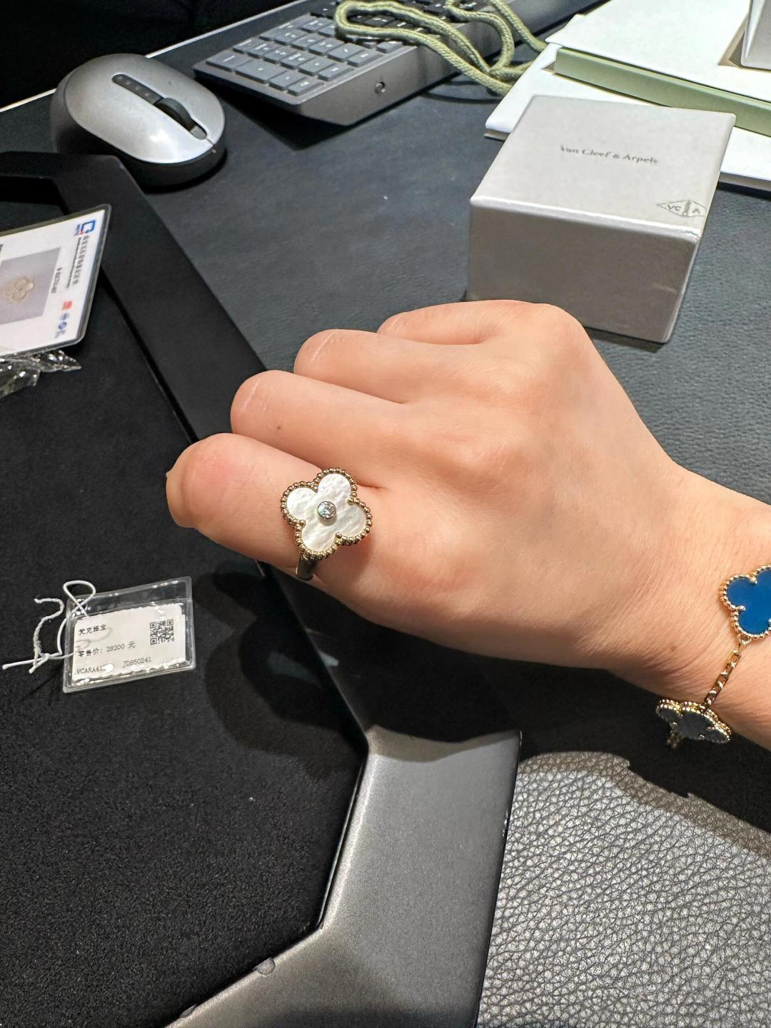 Van Cleef & Arpels ring-38