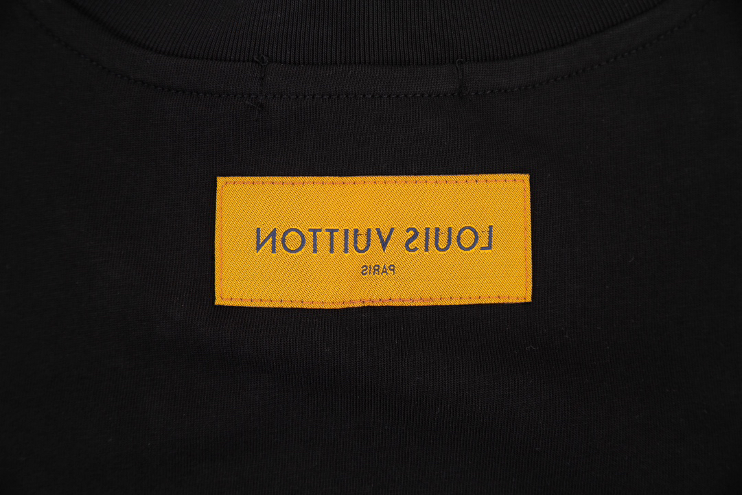 LV clothing-179