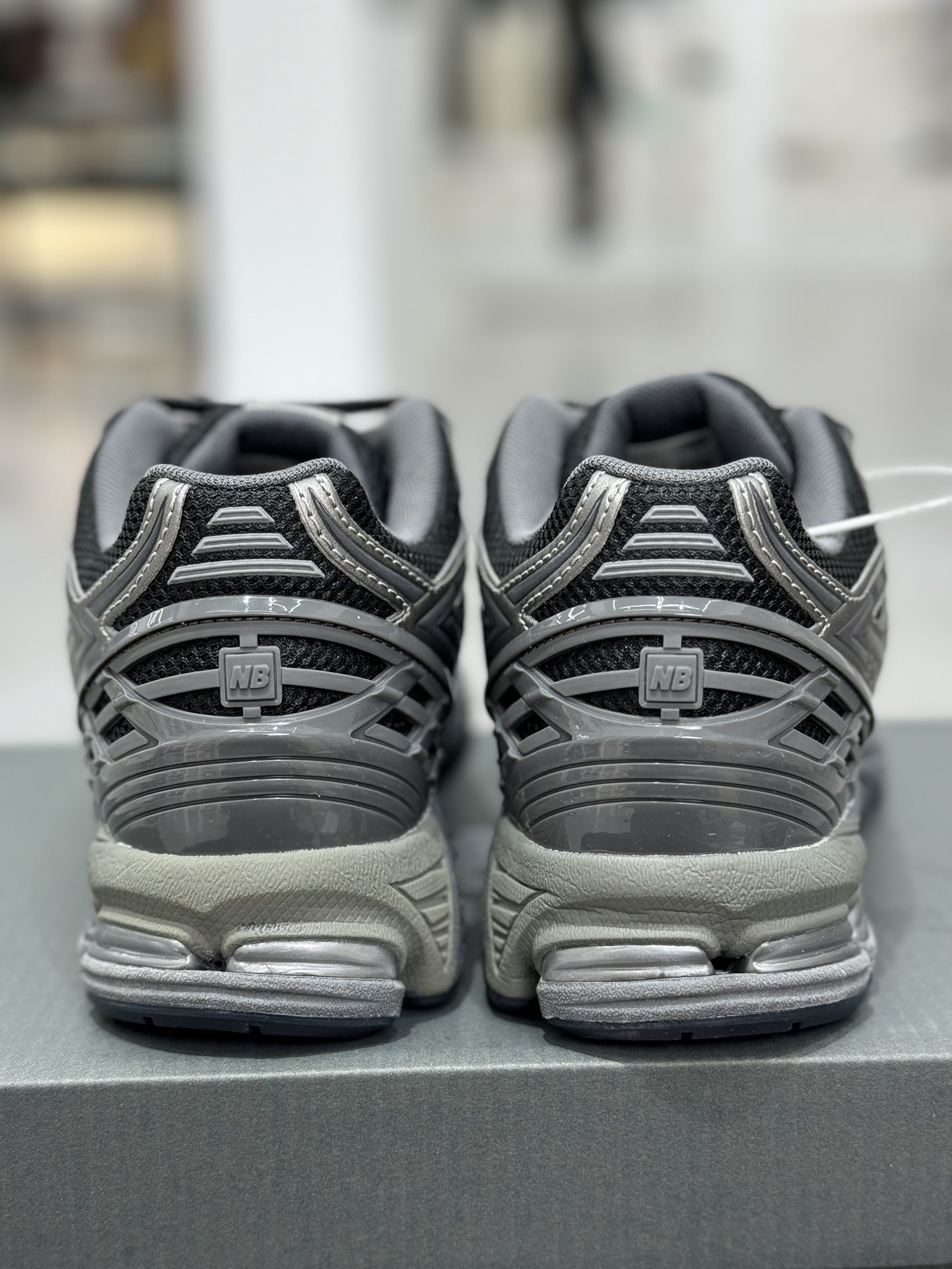 New Balance Sneakers-204