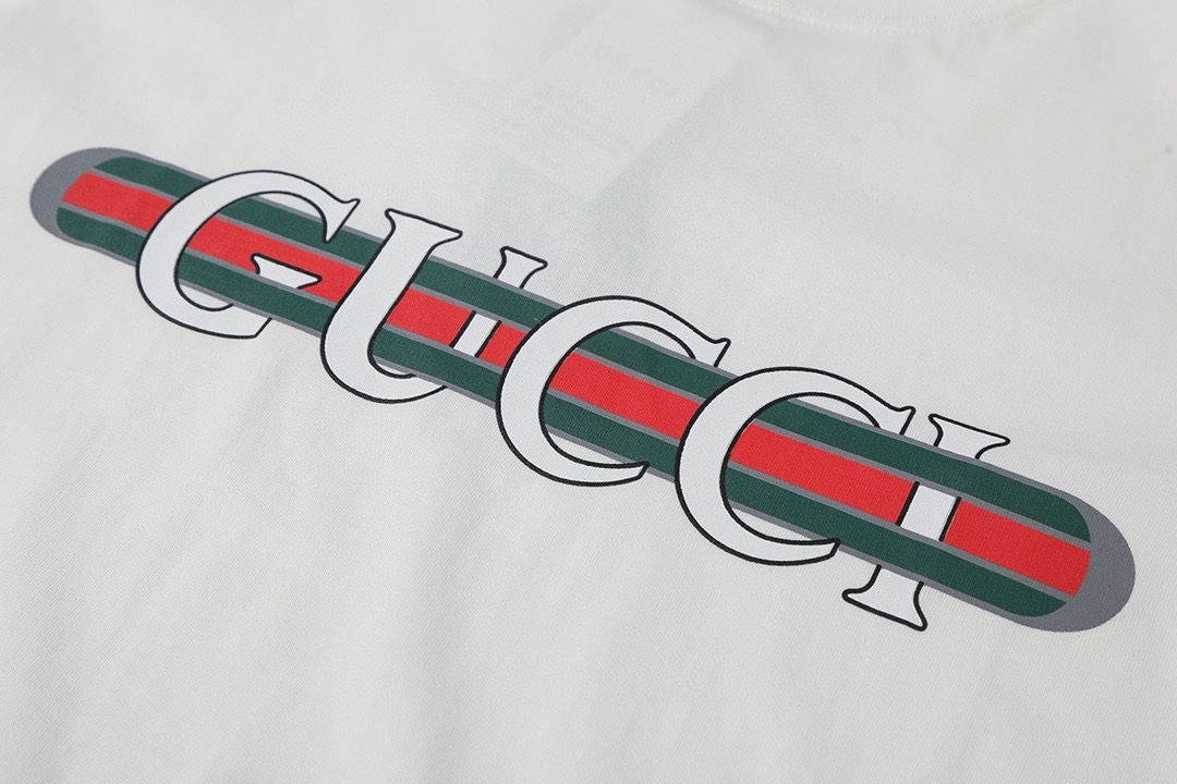 Gucci clothing-16