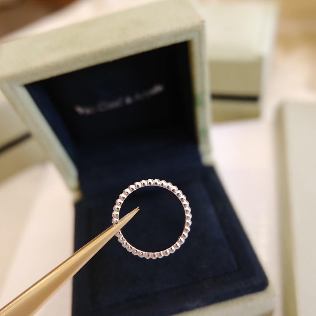 Van Cleef & Arpels ring-79