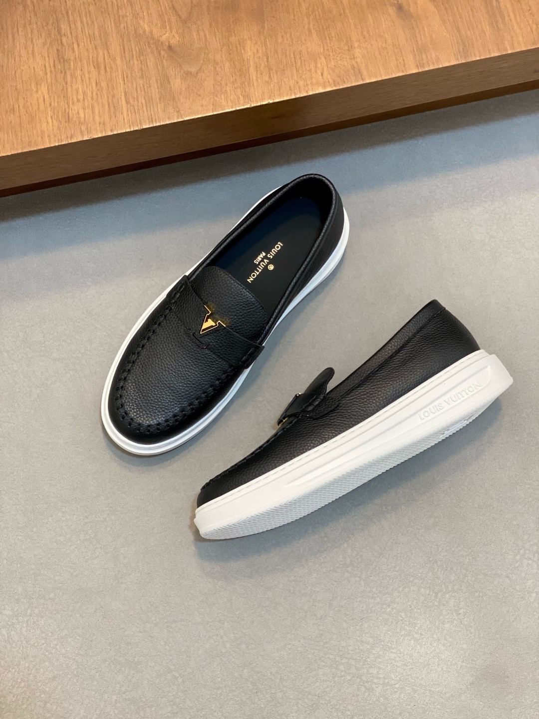 Lv Sneakers-100