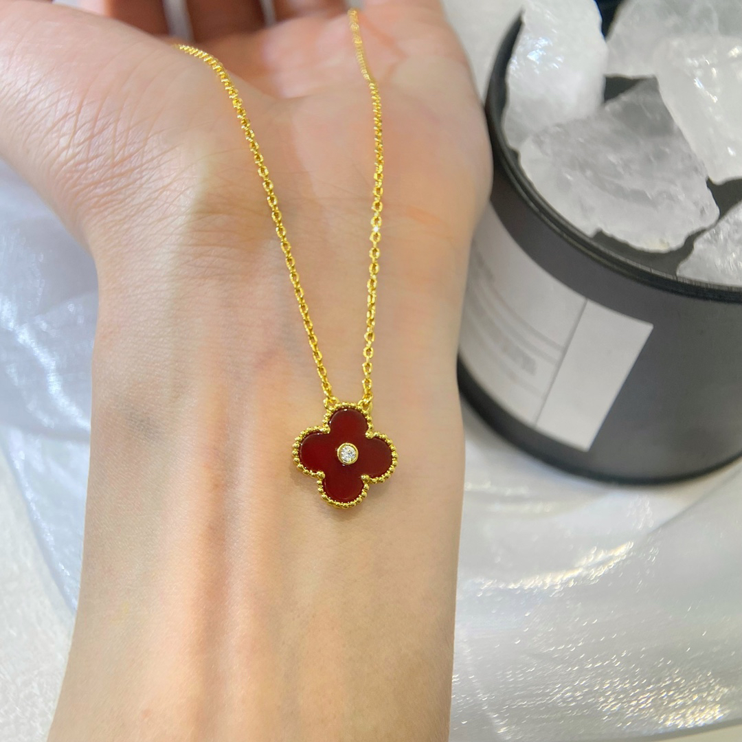 Van Cleef & Arpels necklace-140