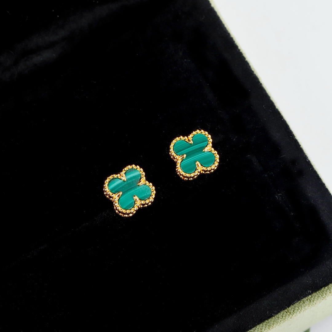 Van Cleef & Arpels earring-80