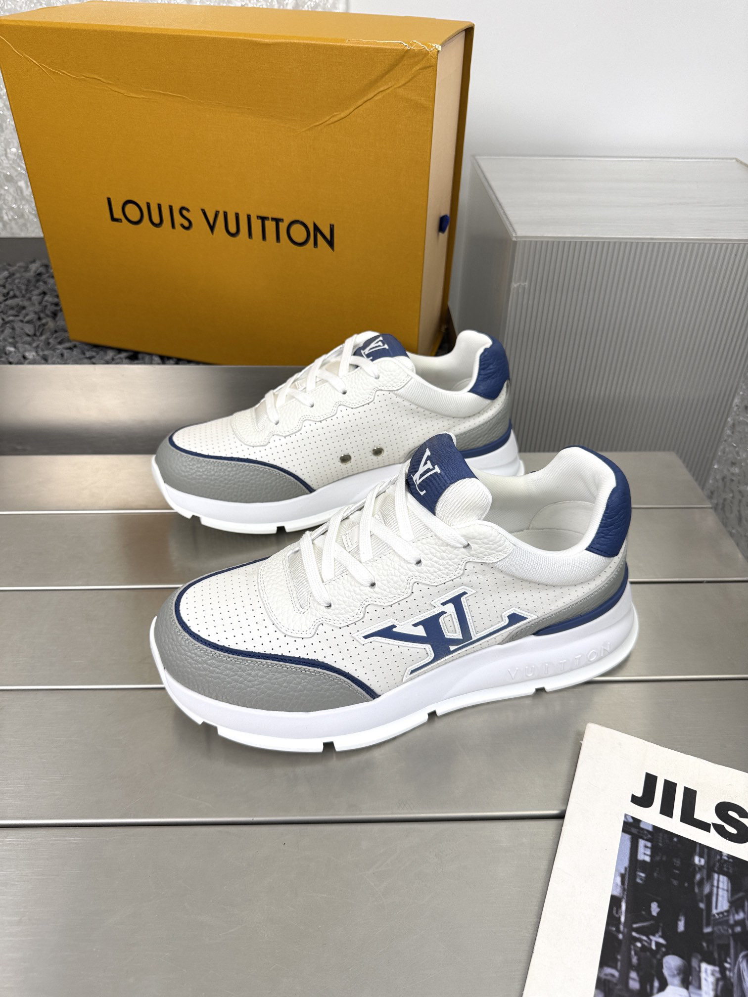 Lv Sneakers-159