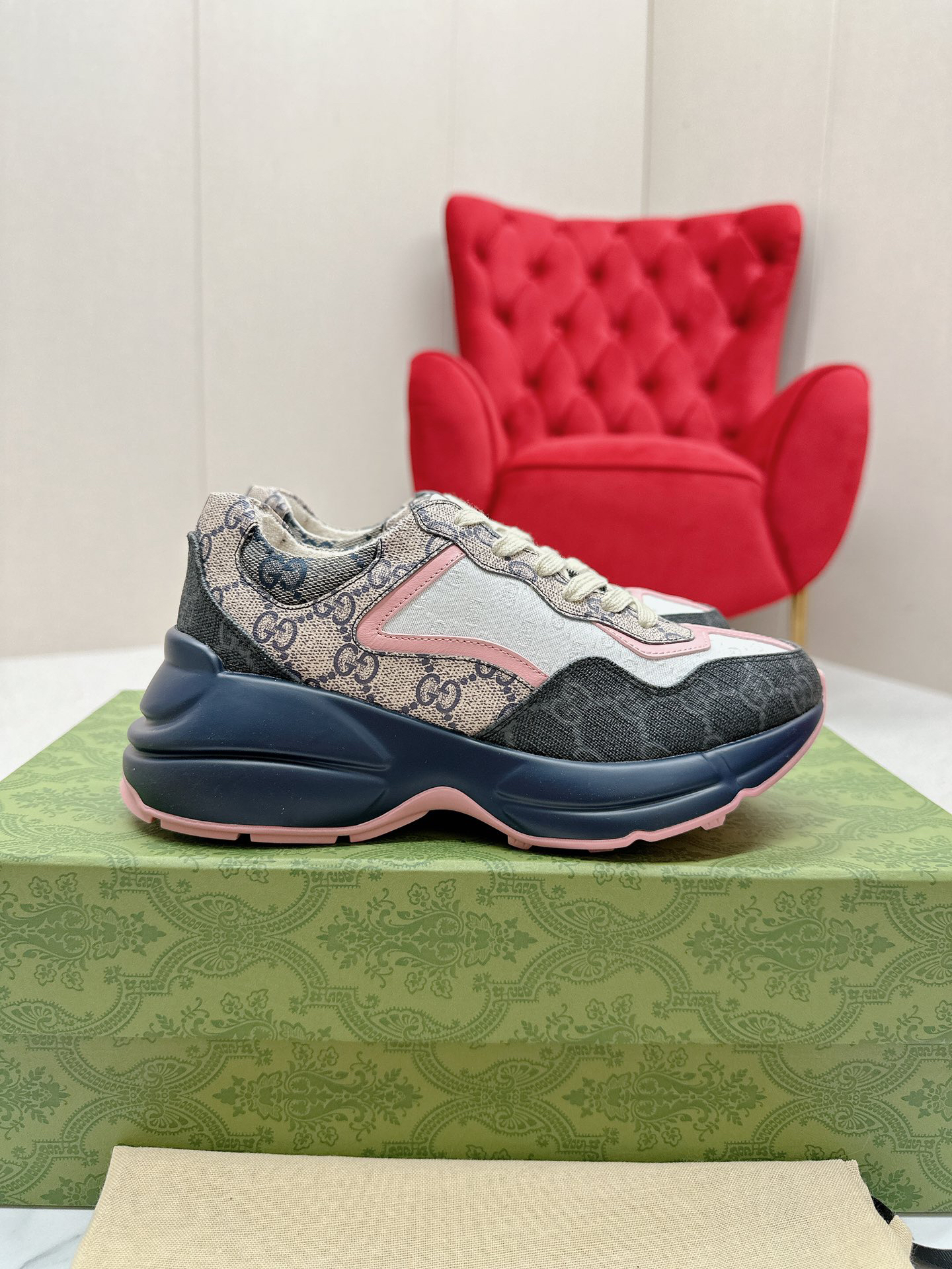 Gucci Sneakers-134