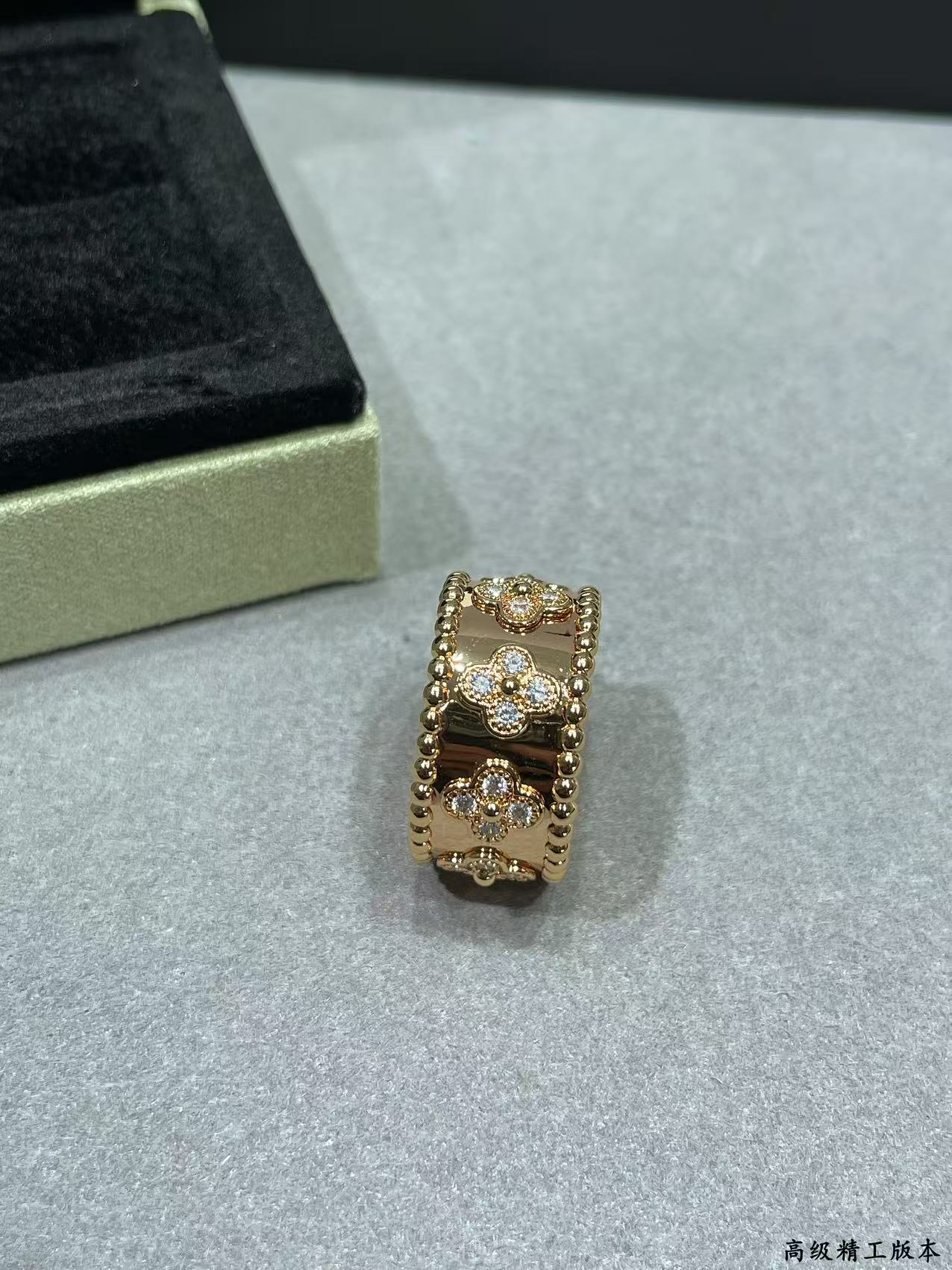 Van Cleef & Arpels ring-72