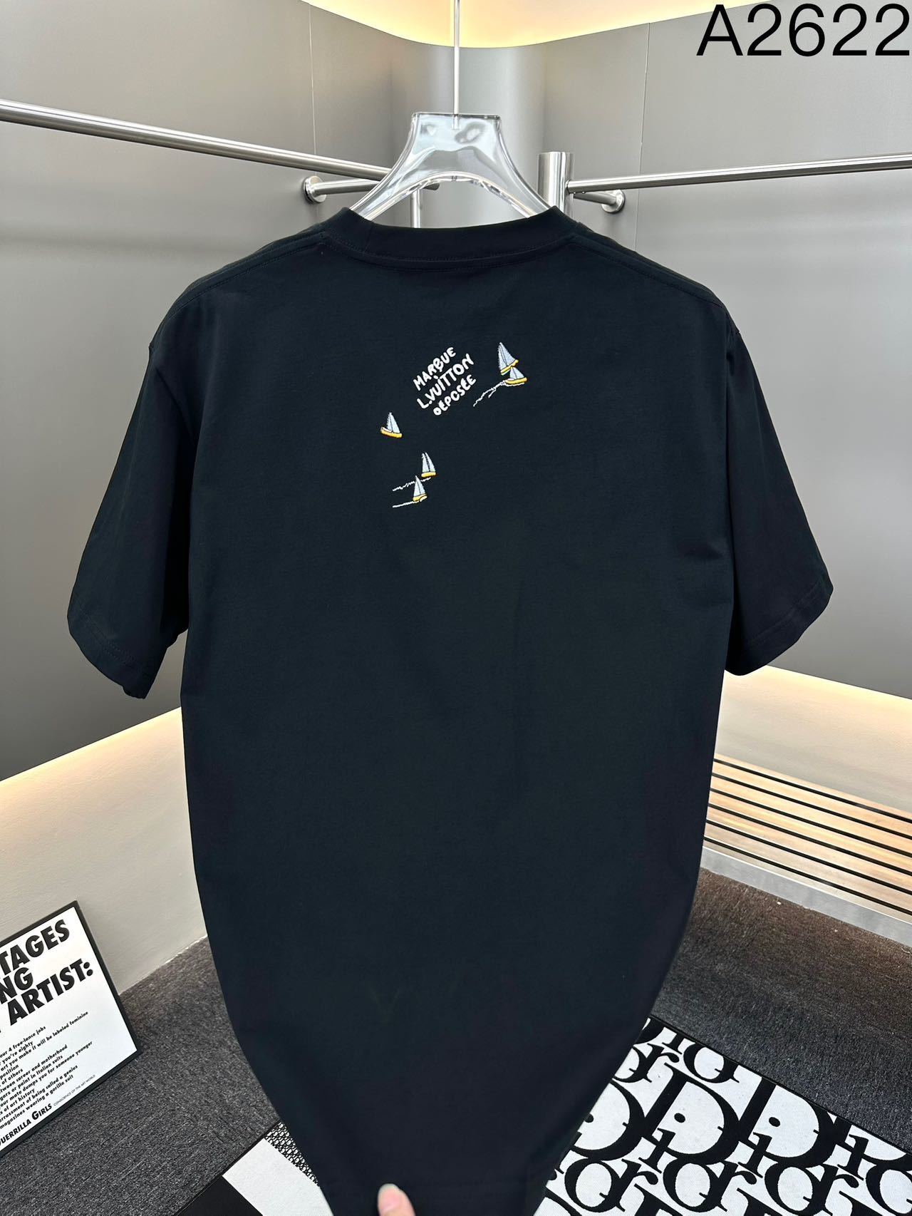 LV clothing-189