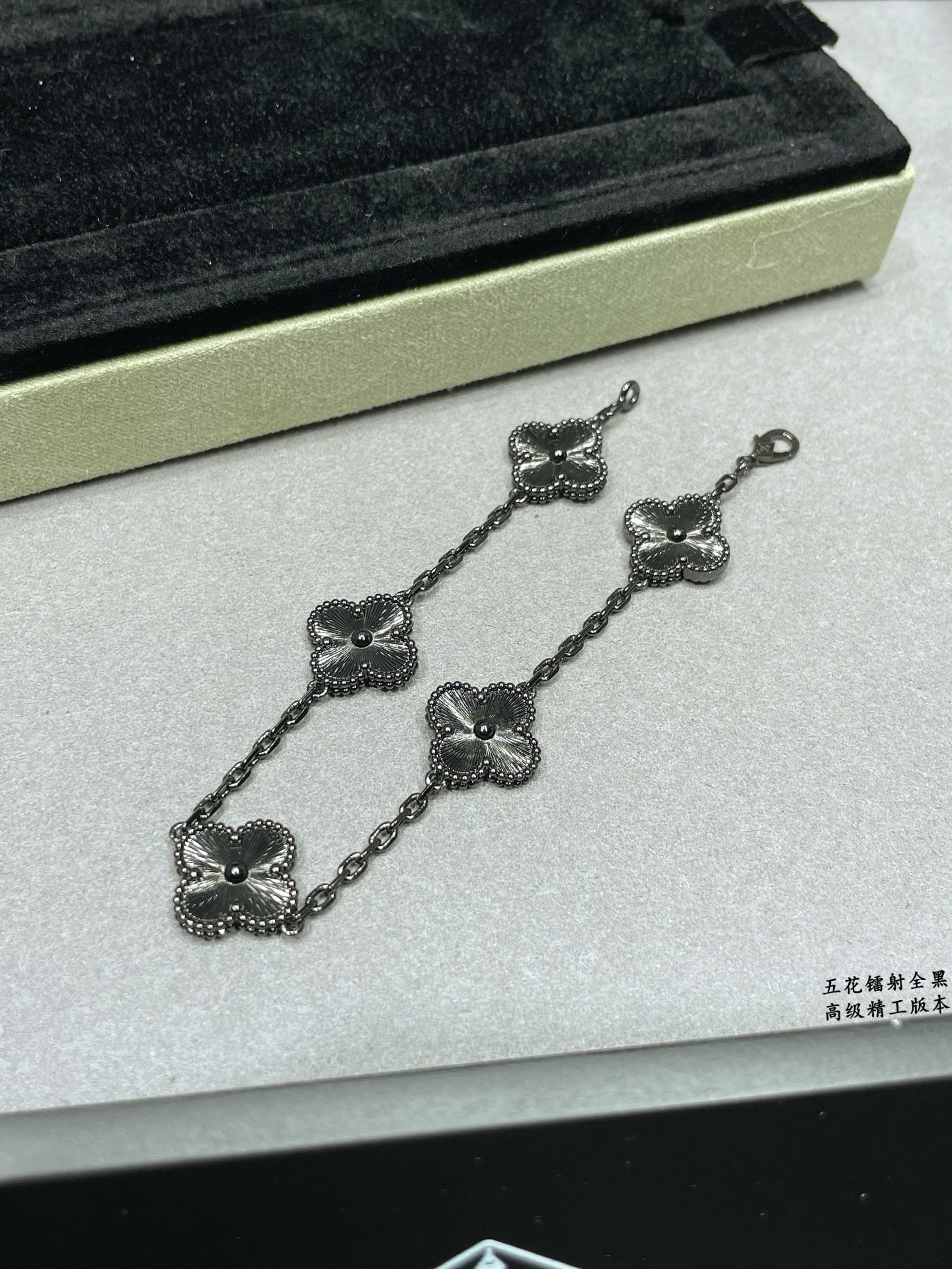 Van Cleef & Arpels Bracelet-87