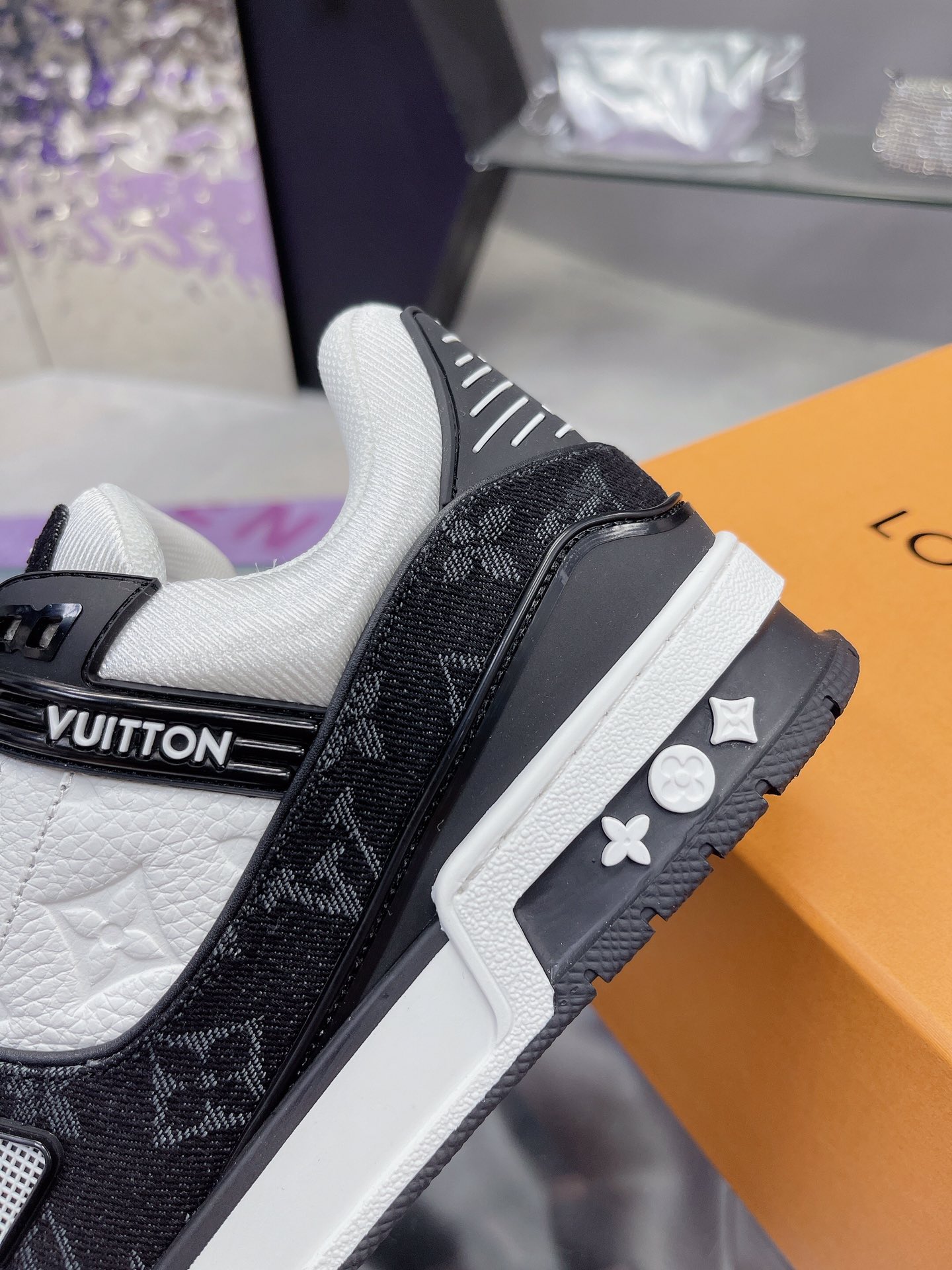 Lv Sneakers-244