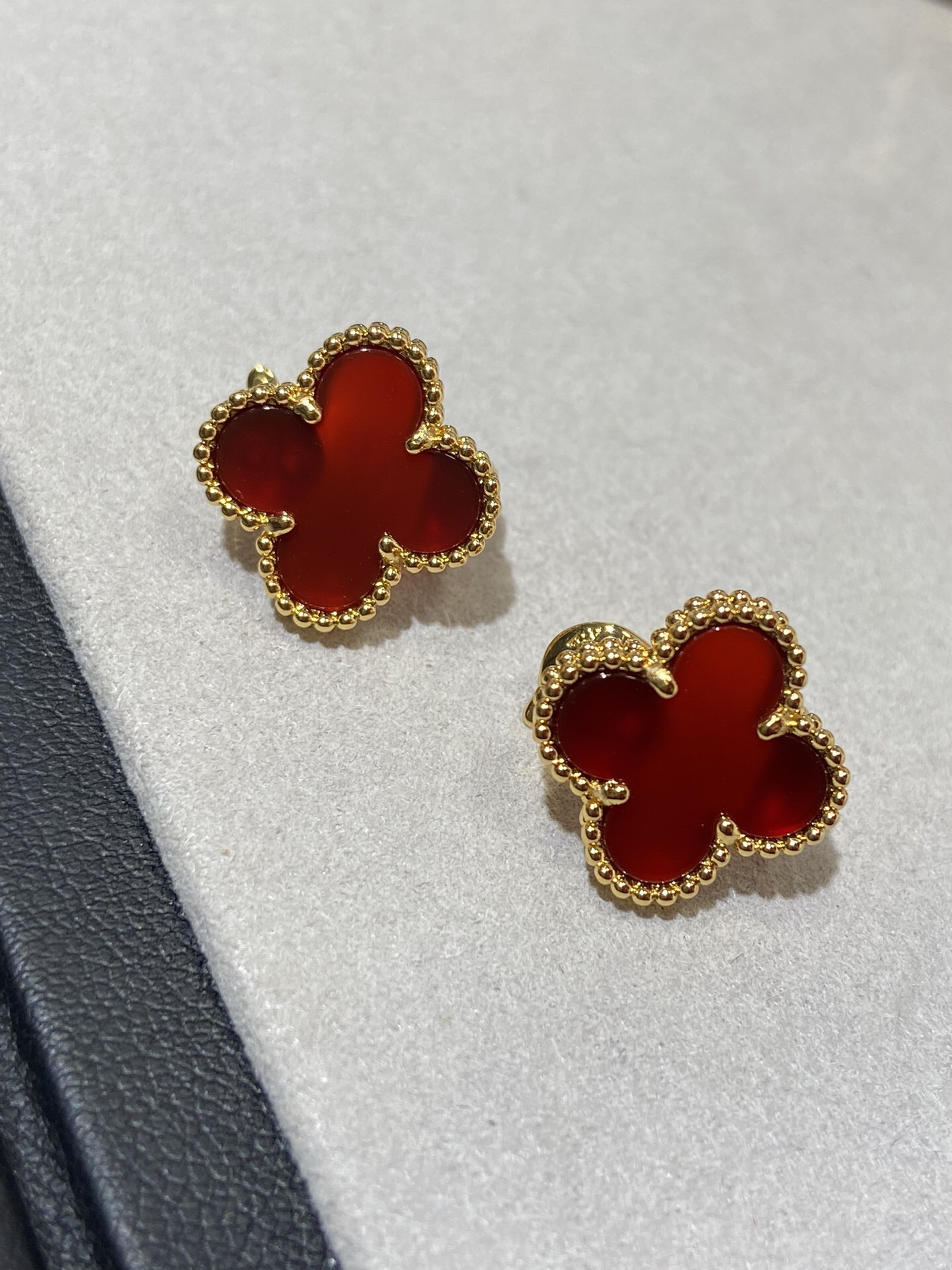 Van Cleef & Arpels earring-1