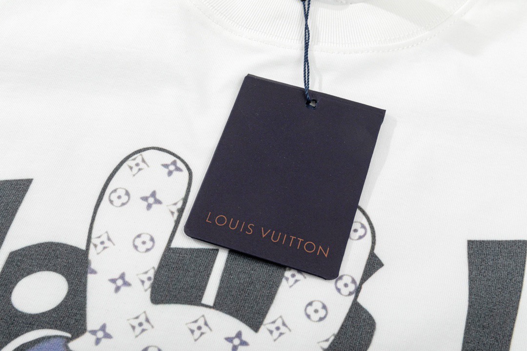 LV clothing-253