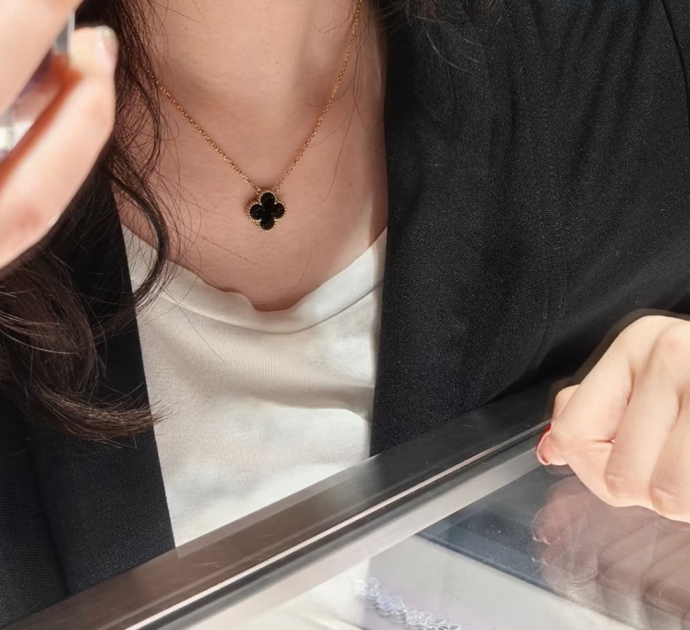 Van Cleef & Arpels necklace-125