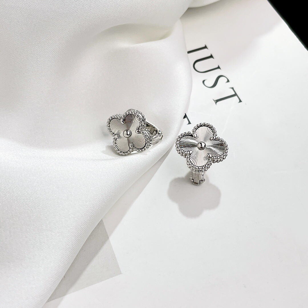 Van Cleef & Arpels earring-114