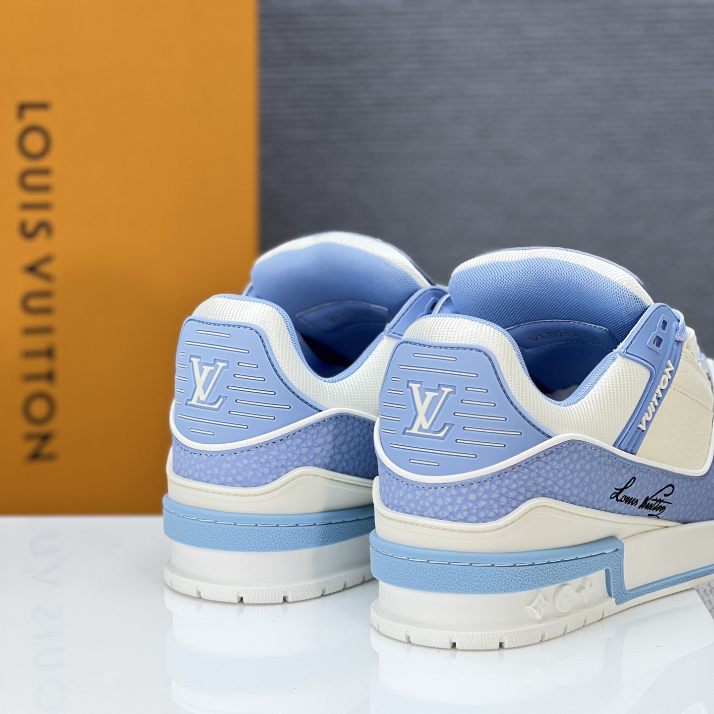 Lv Sneakers-153