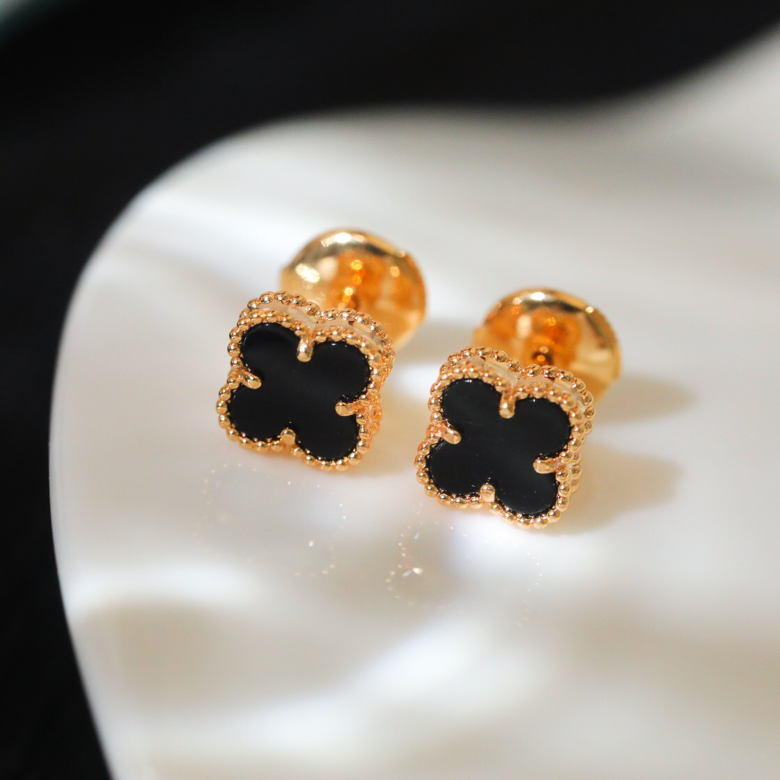 Van Cleef & Arpels earring-54