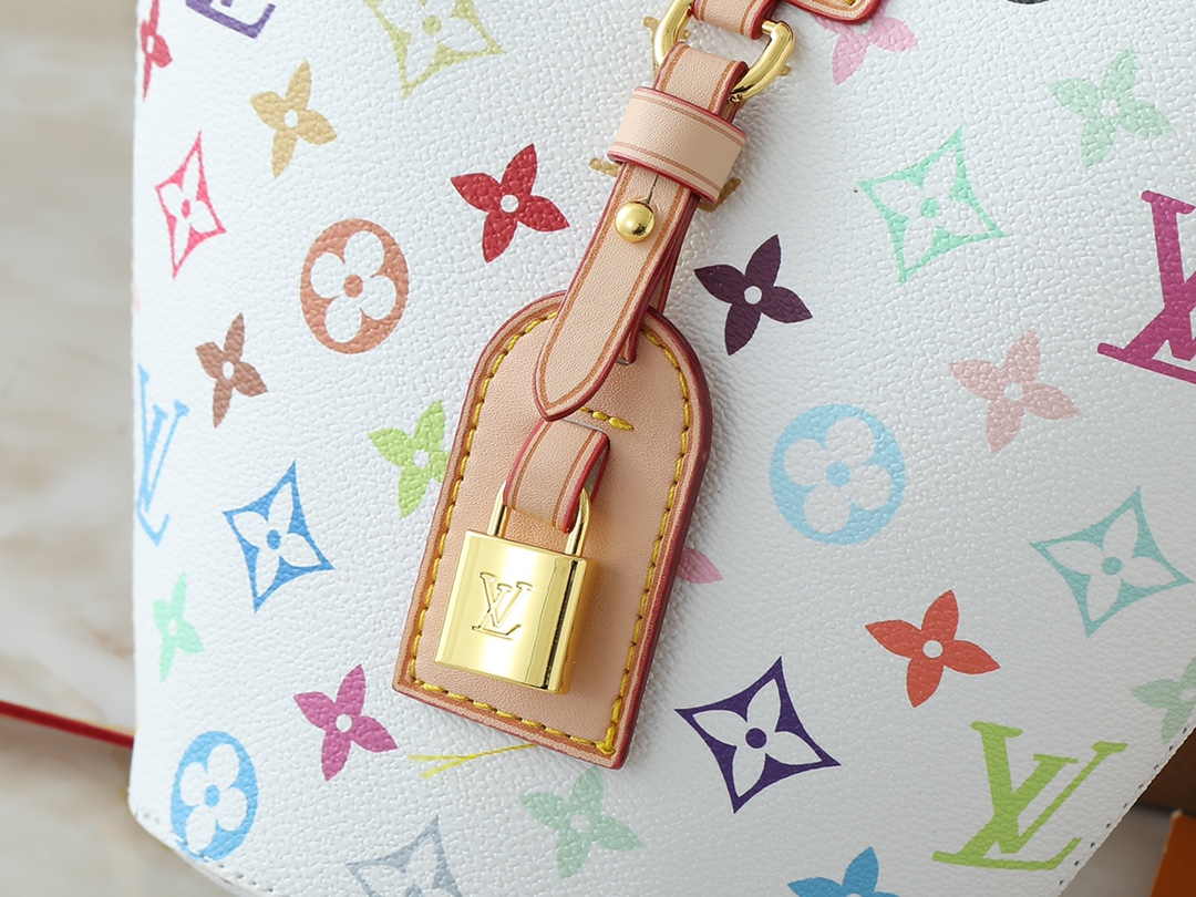 Louis Vuitton Hot New Product-203