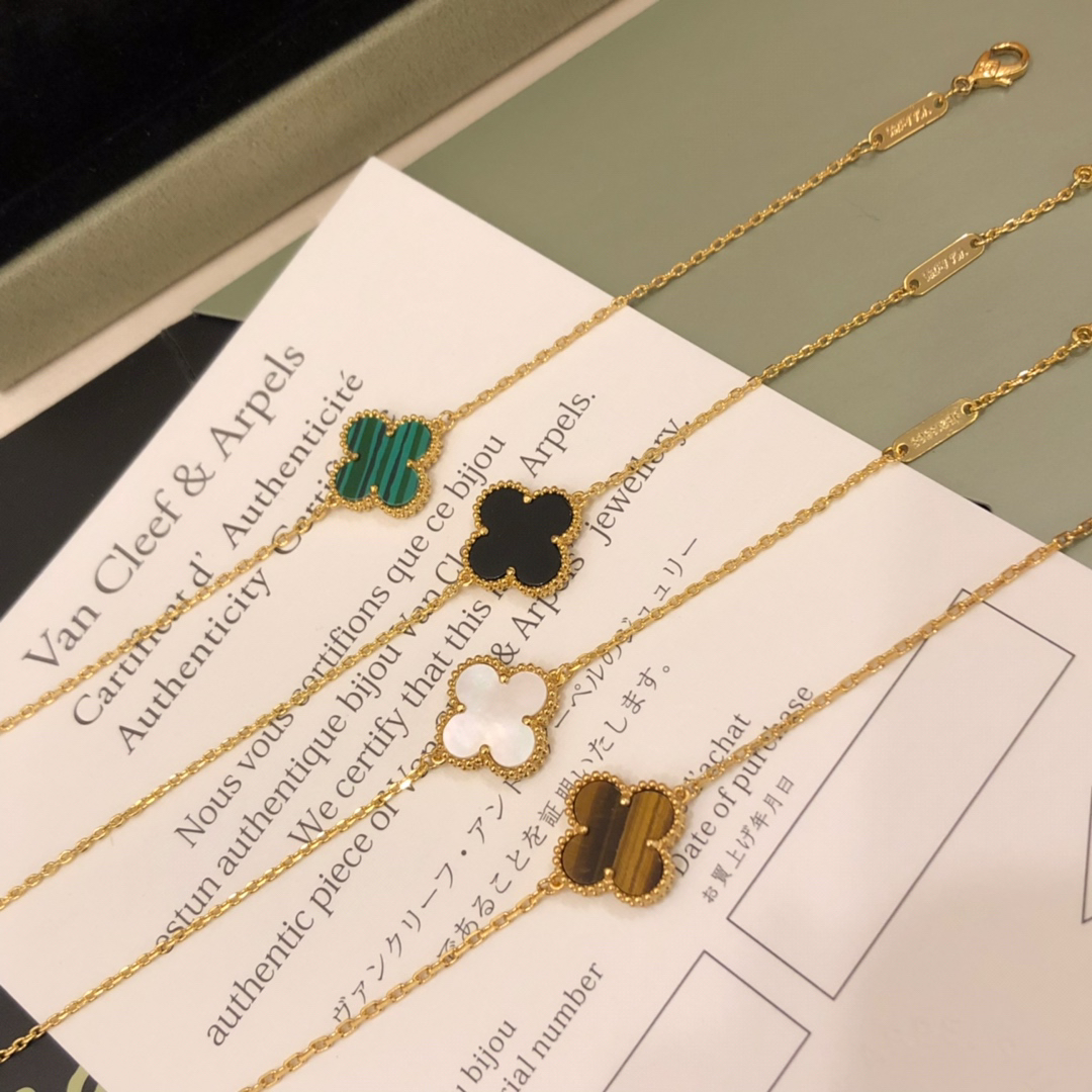 Van Cleef & Arpels Bracelet-32