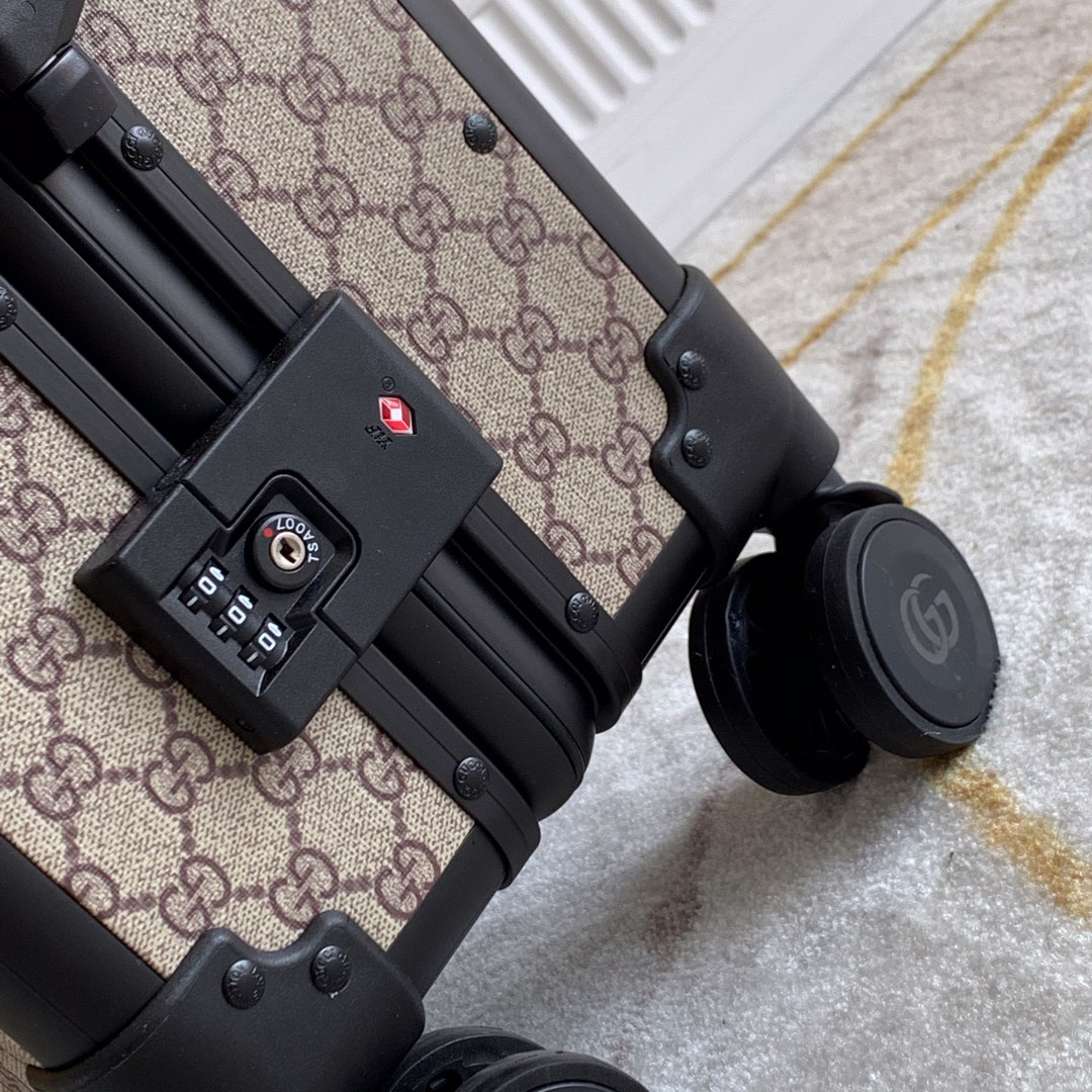 Gucci luggage-35