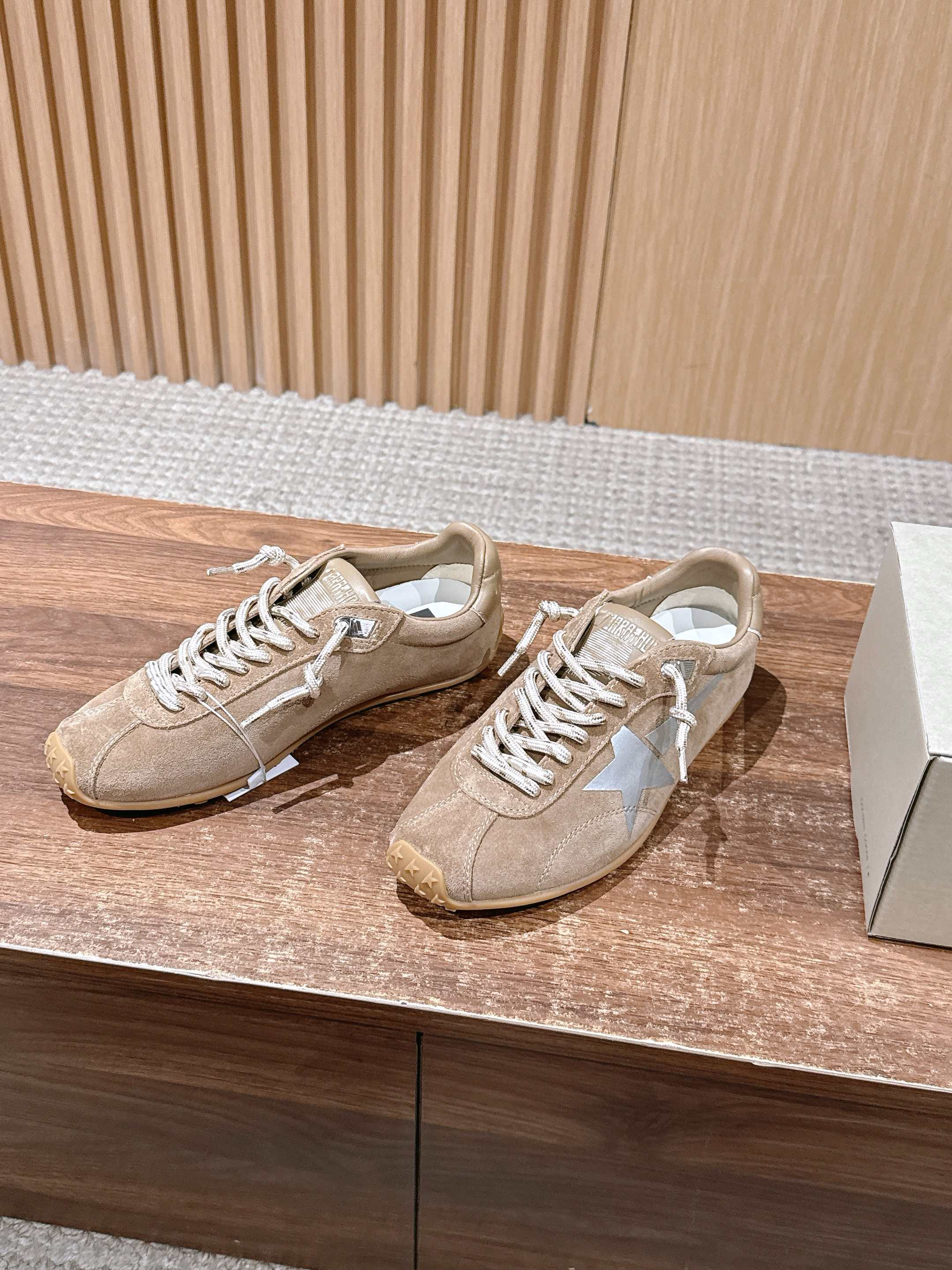 Golden Goose Sneakers-52