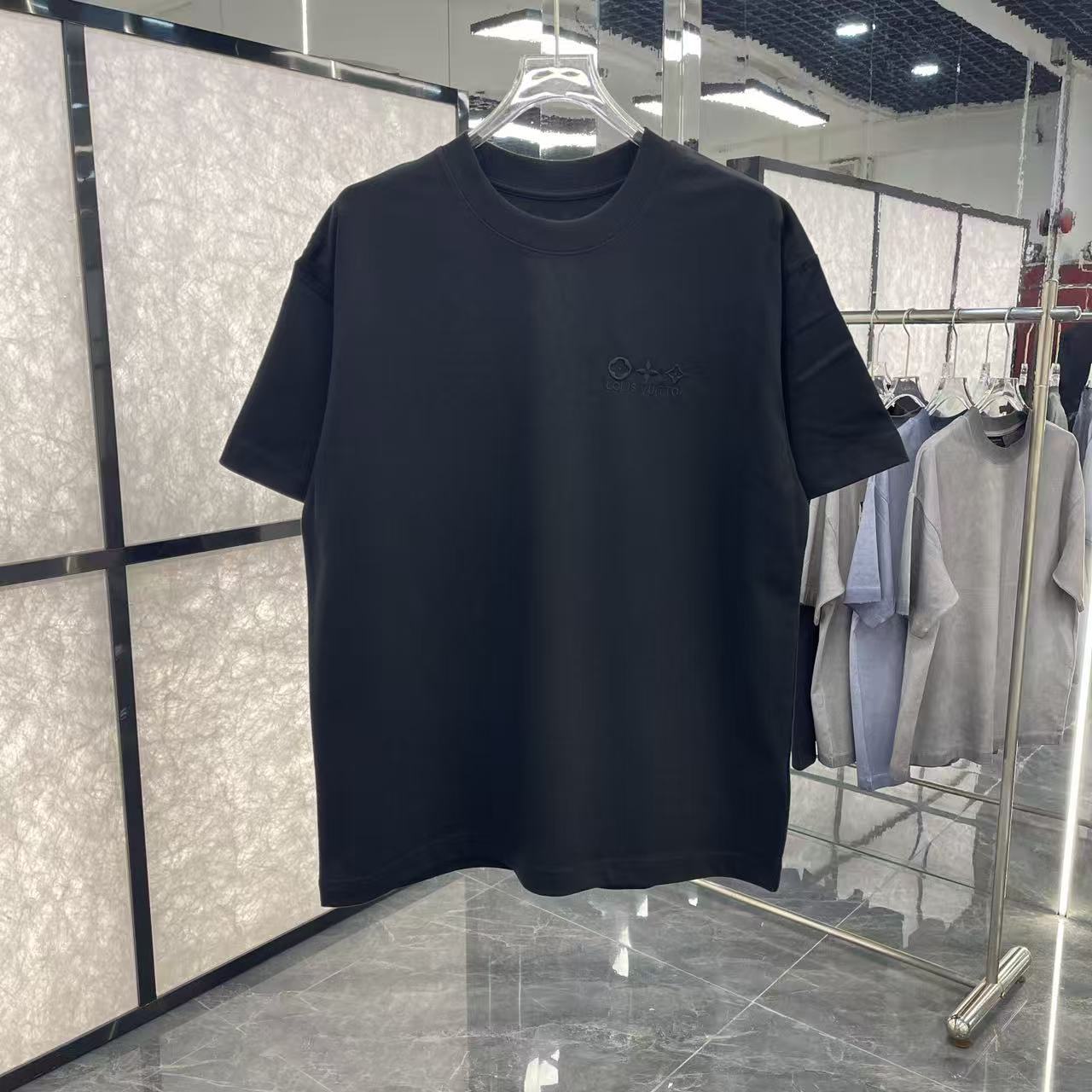 LV clothing-168