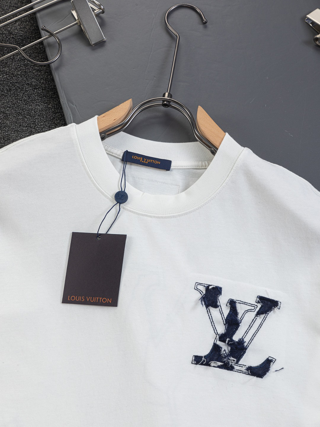 LV clothing-239