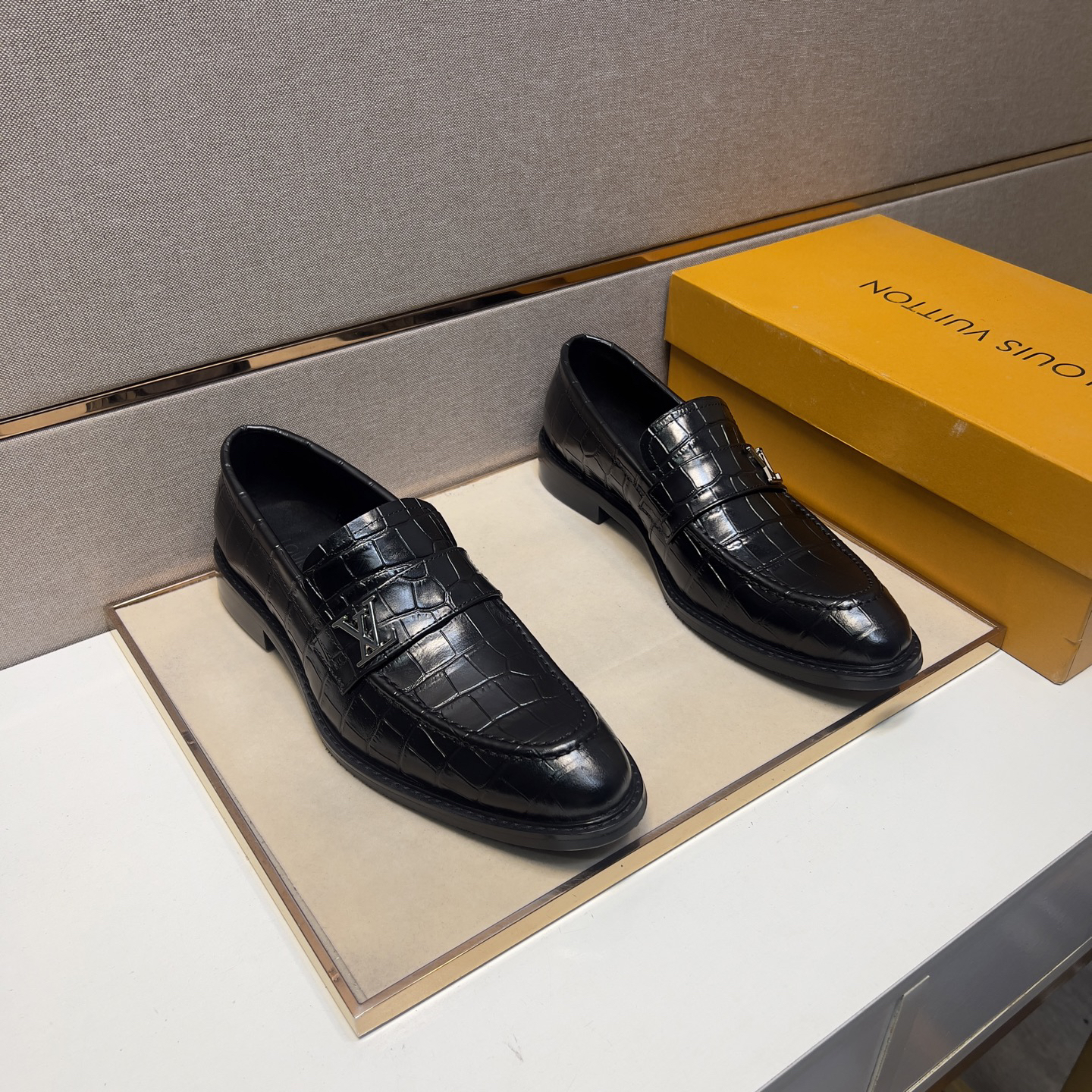 LV men's leather shoes-35