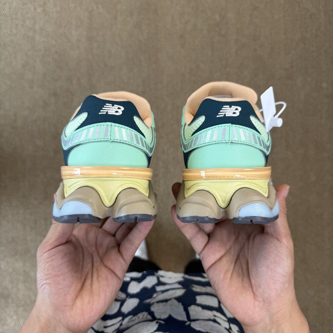 New Balance Sneakers-236