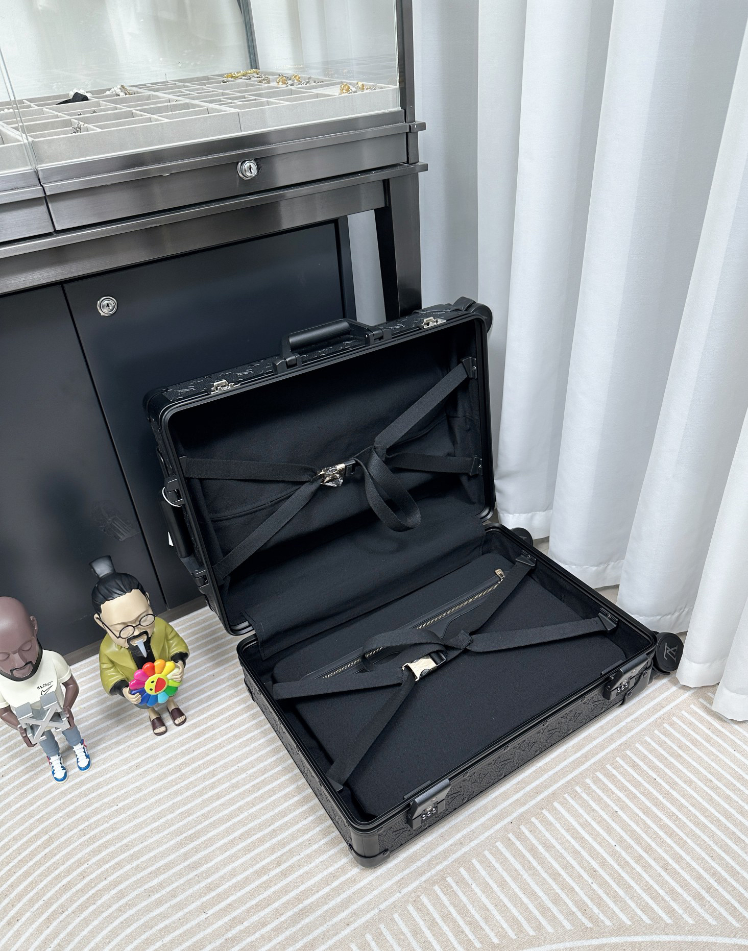 LV luggage-103