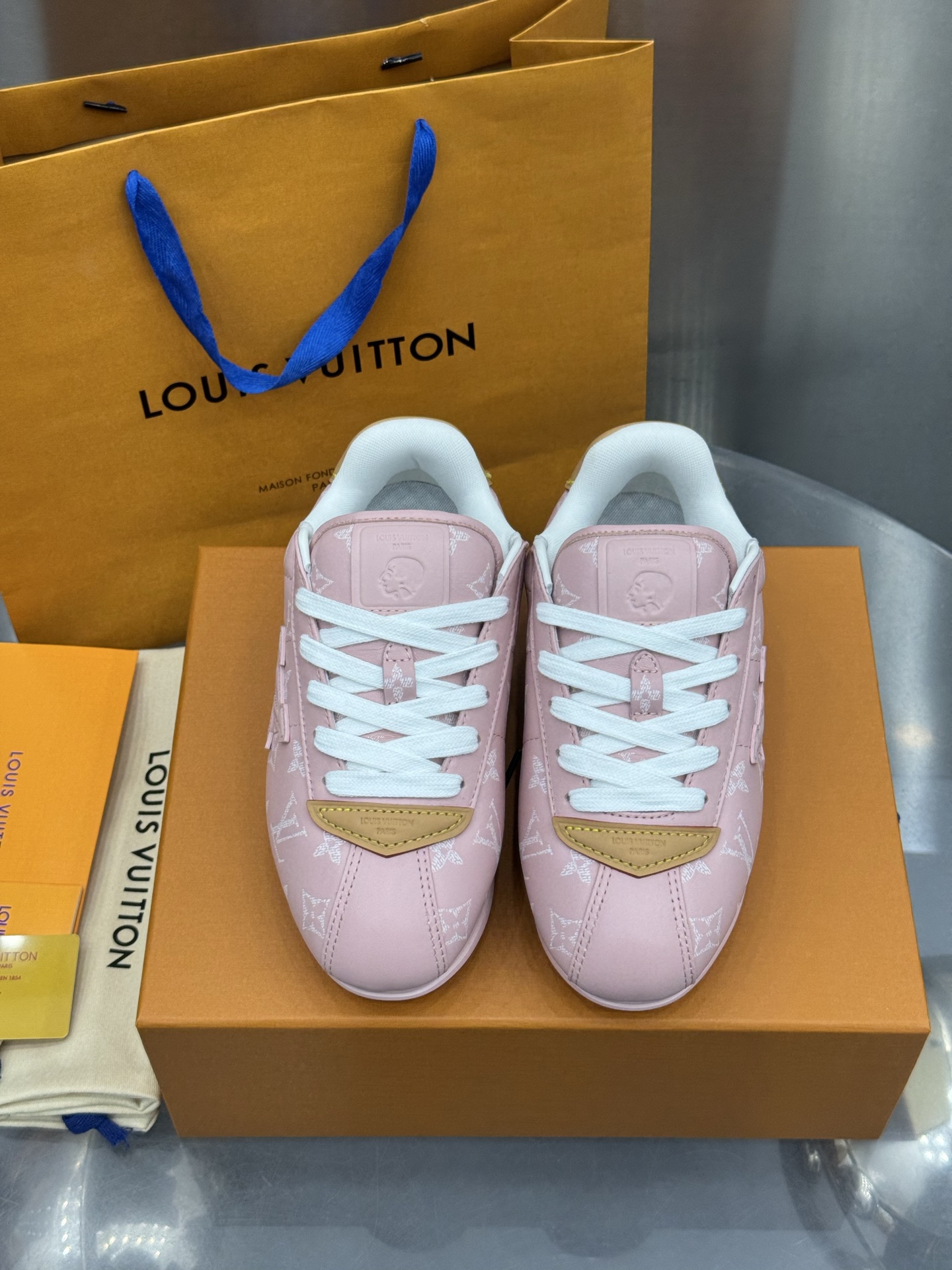 Lv Sneakers-220