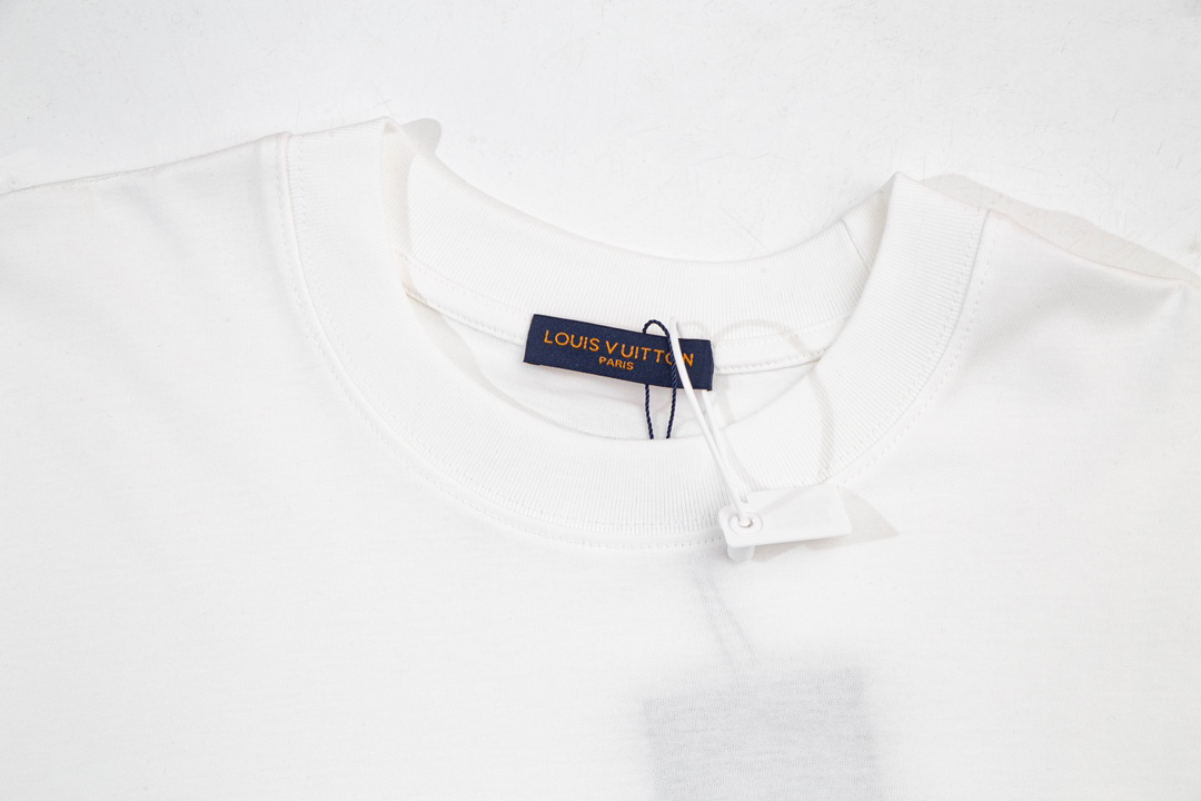 LV clothing-77