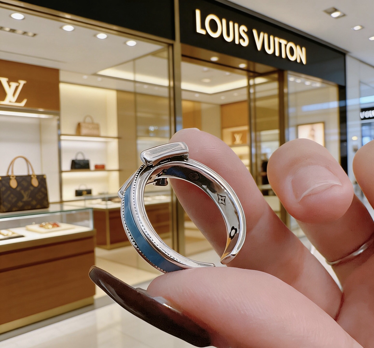 LV ring-7