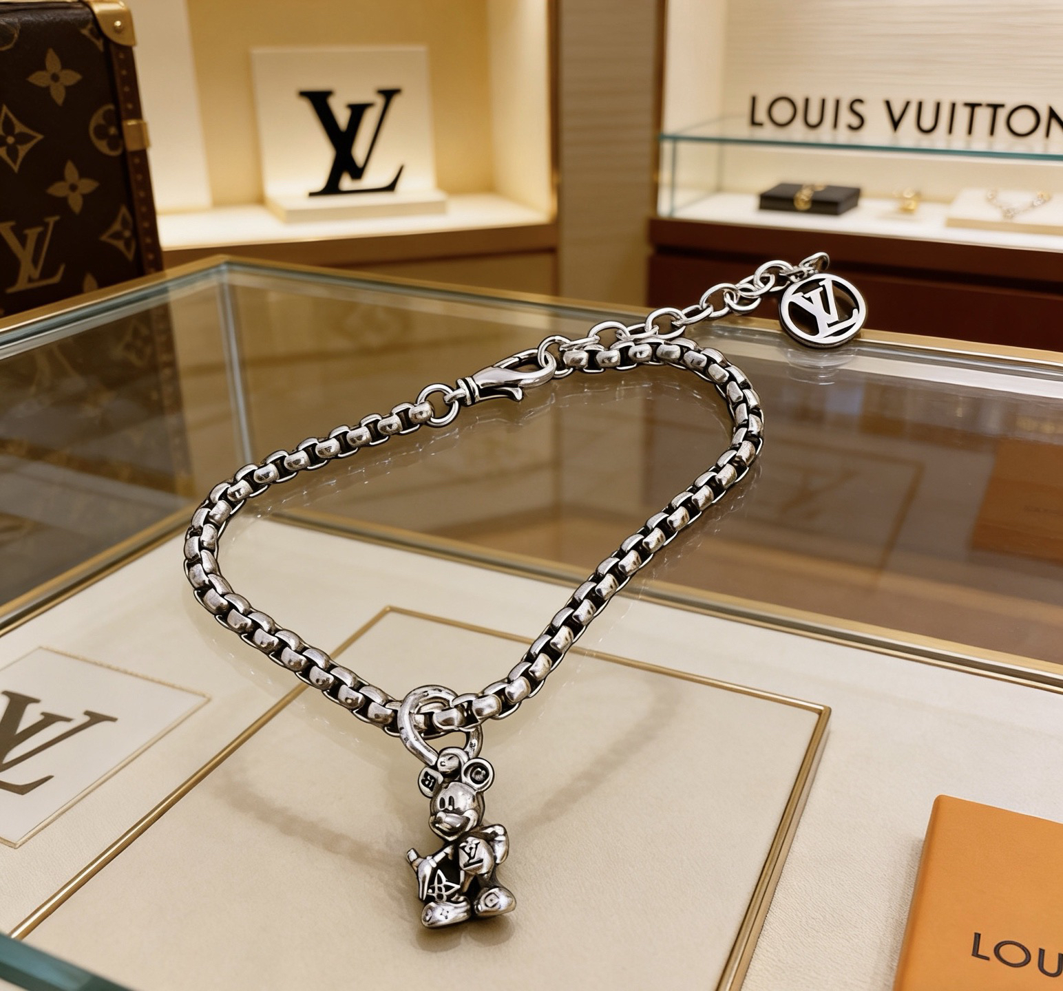 LV Bracelet-85