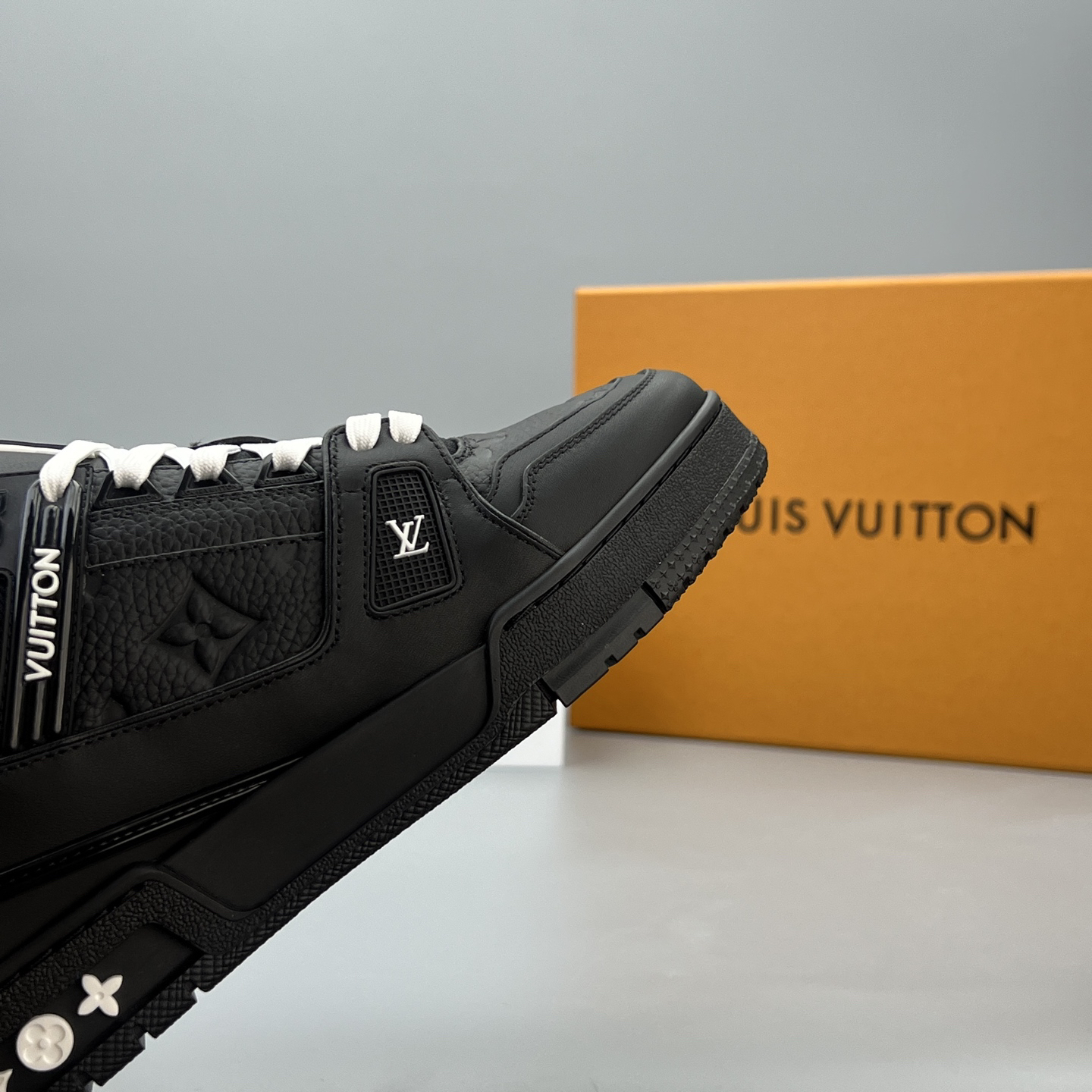 Lv Sneakers-133