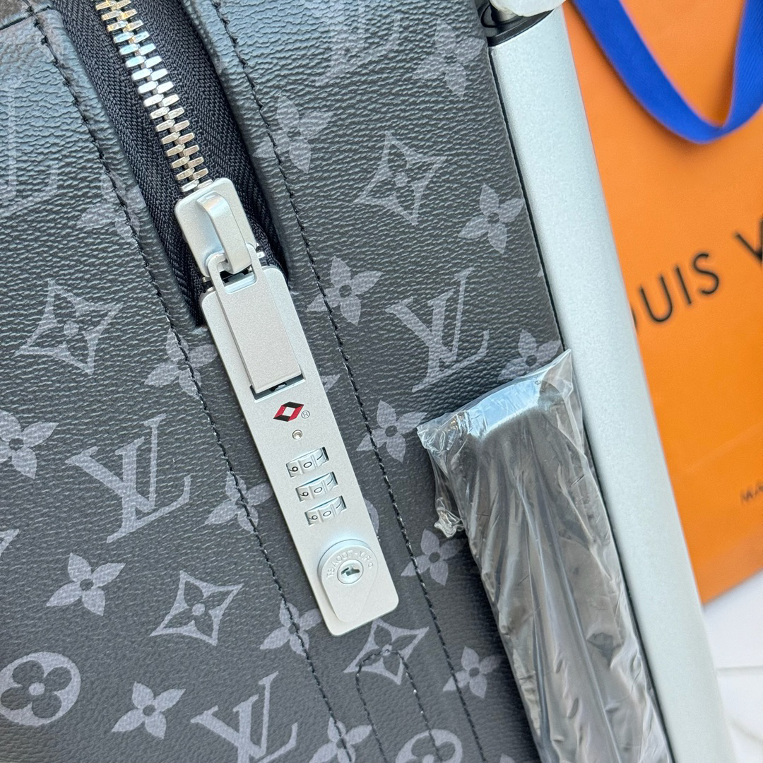 LV luggage-86