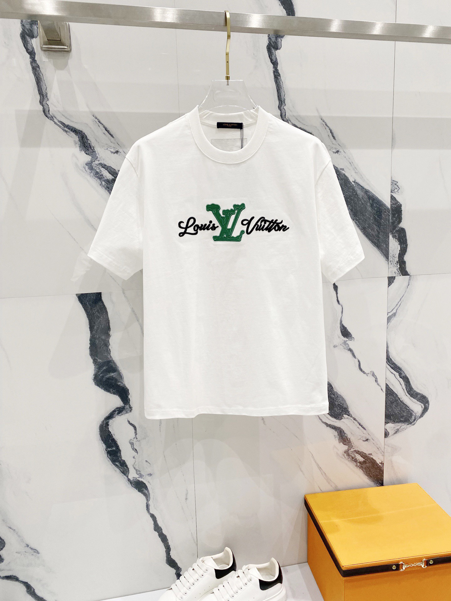 LV clothing-155