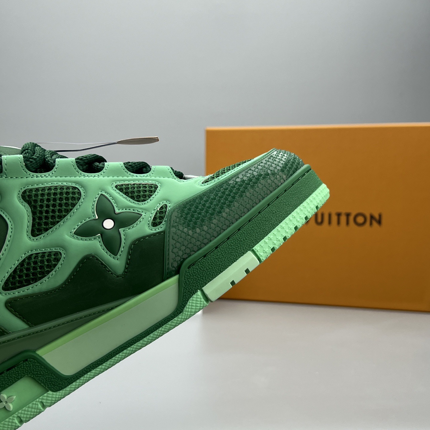 Lv Sneakers-143