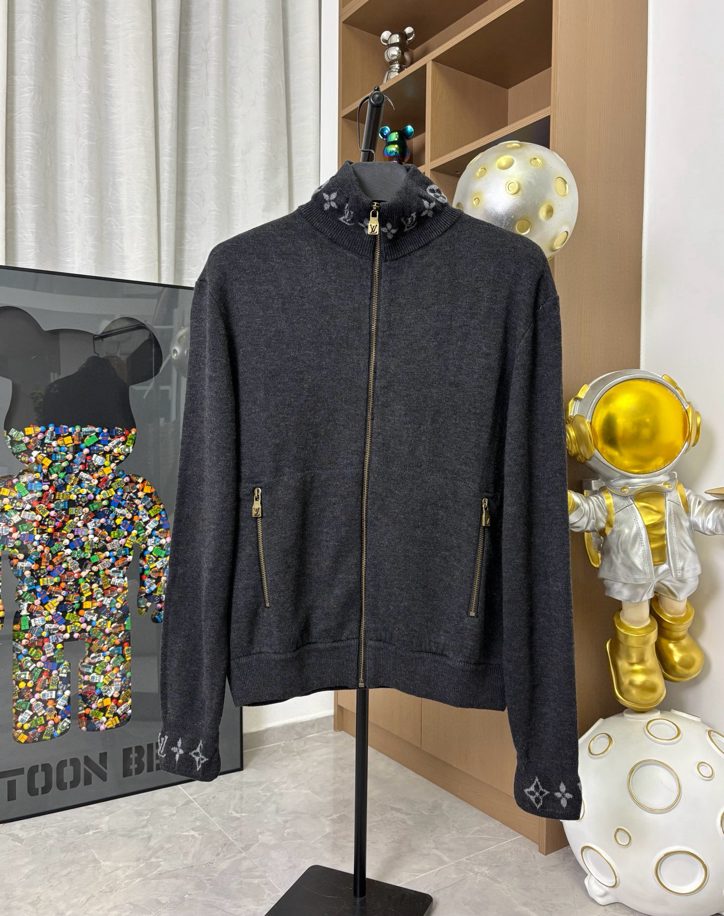 LV Clothing-301