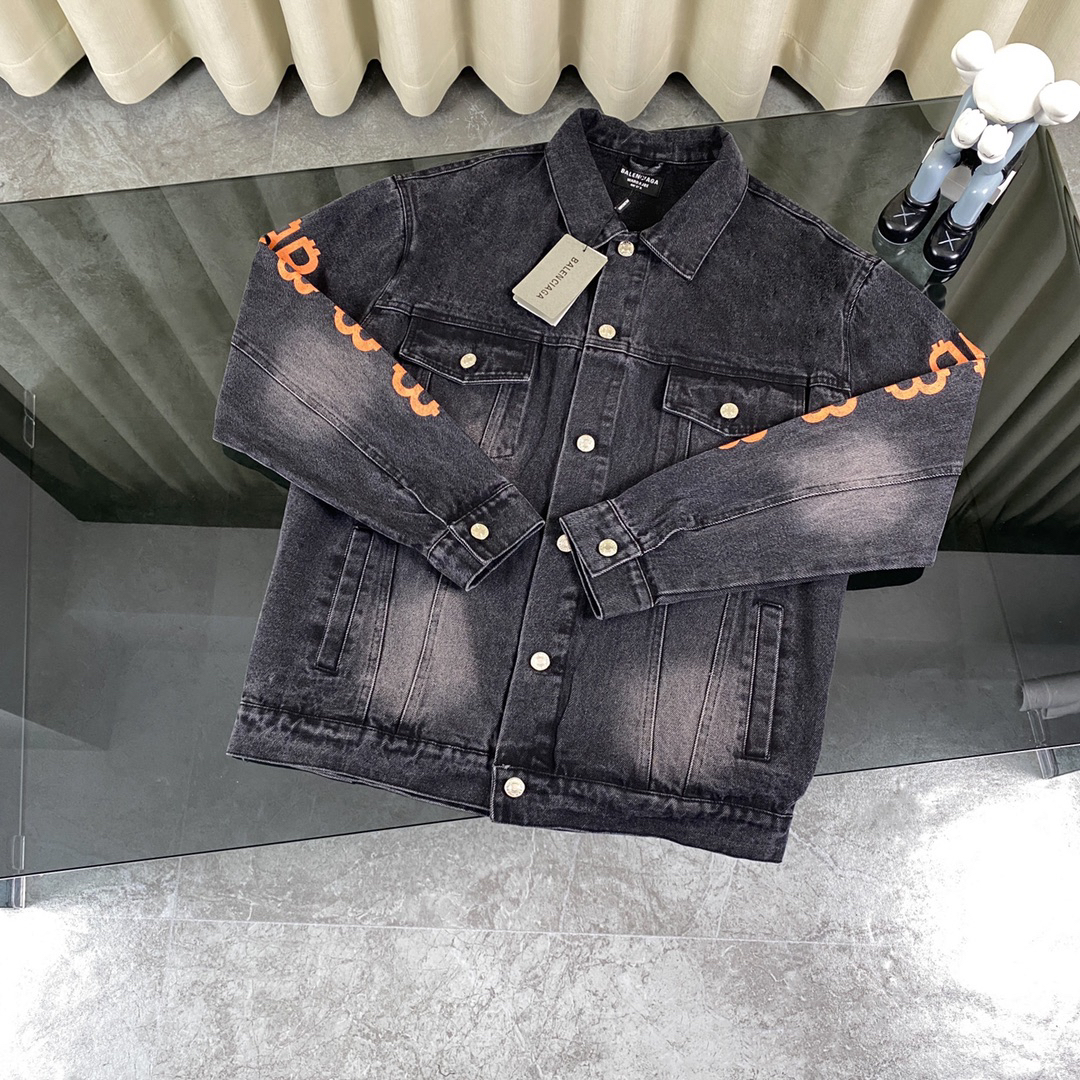 Balenciaga Clothing-122