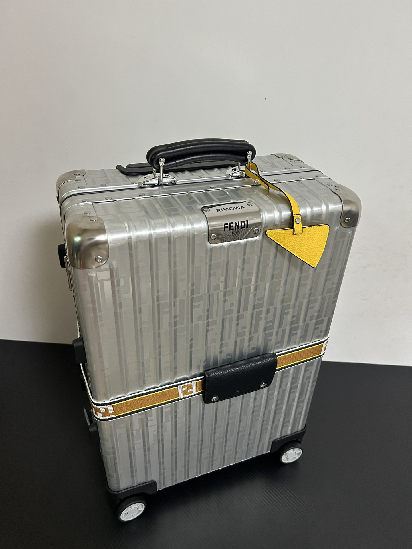 Fendi luggage-4
