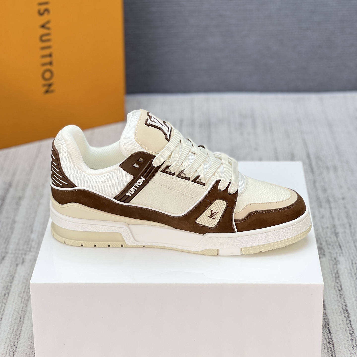 Lv Sneakers-120