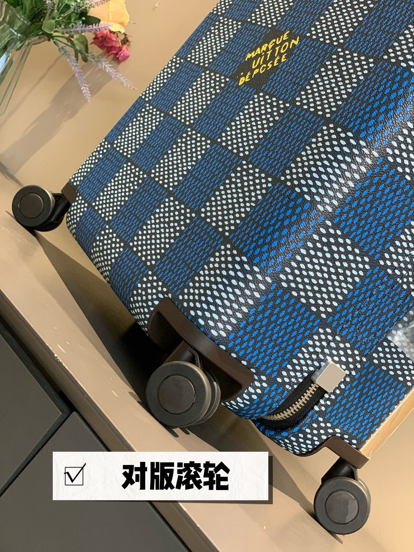 LV luggage-58