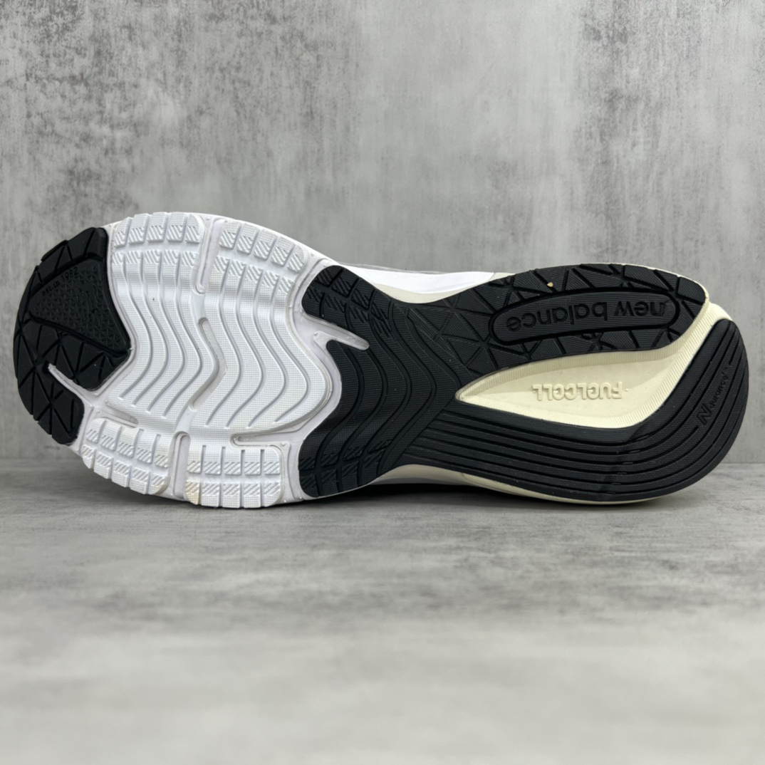 New Balance Sneakers-256