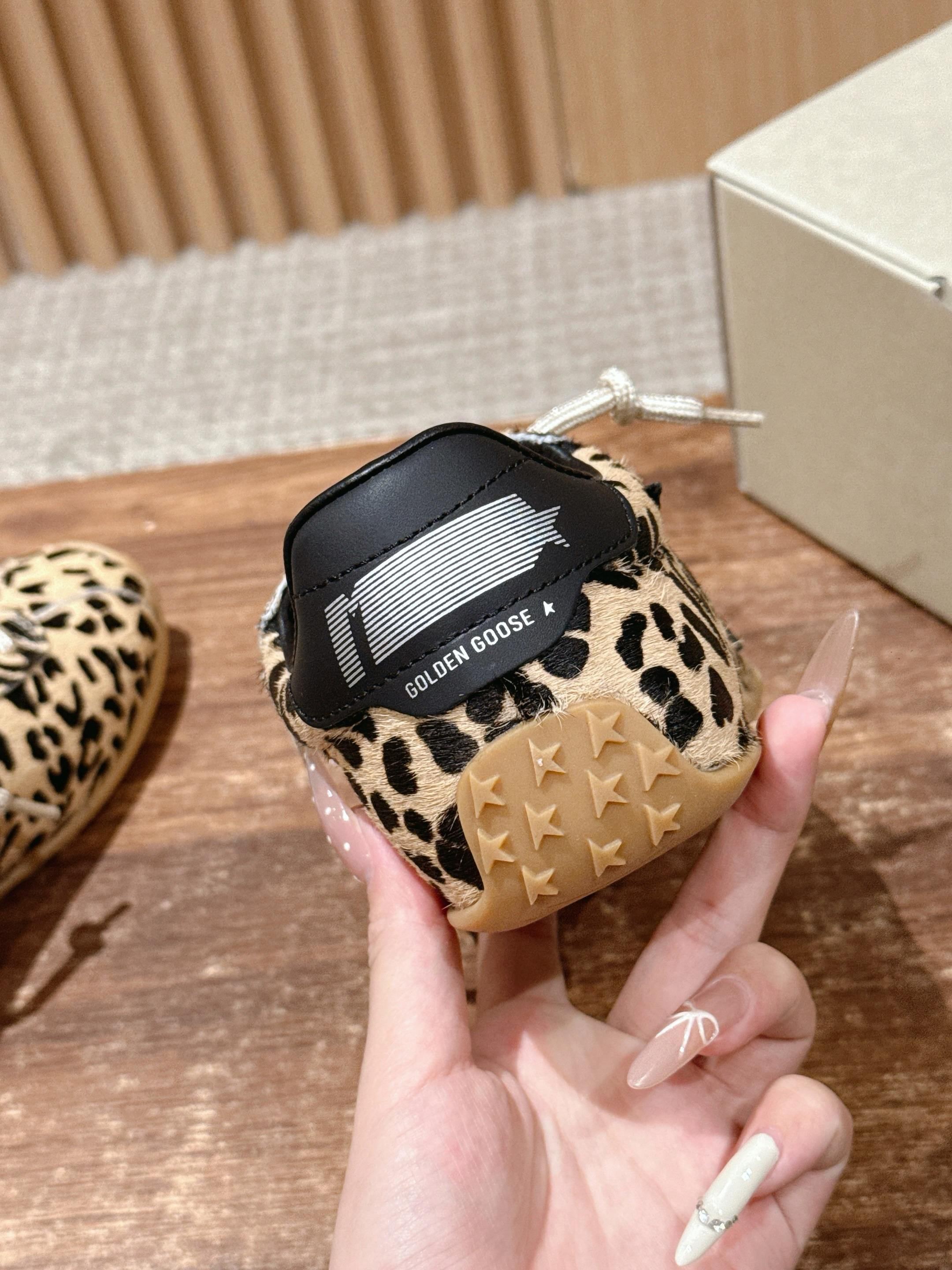 Golden Goose Sneakers-57