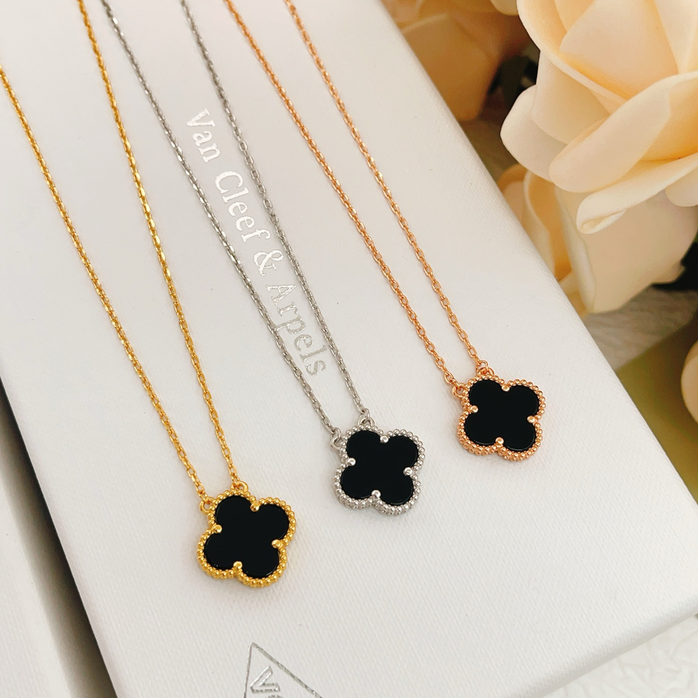 Van Cleef & Arpels necklace-75