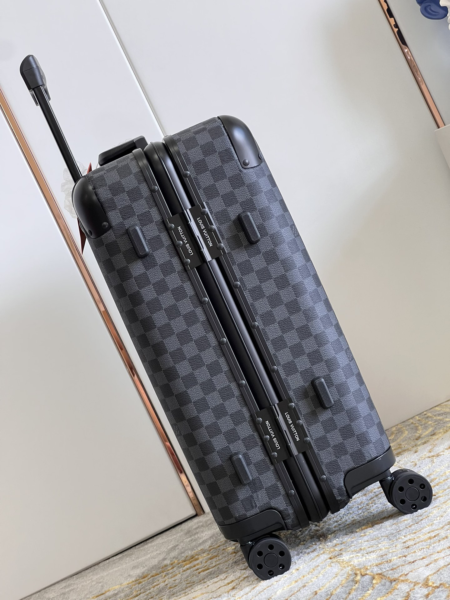 LV luggage-96