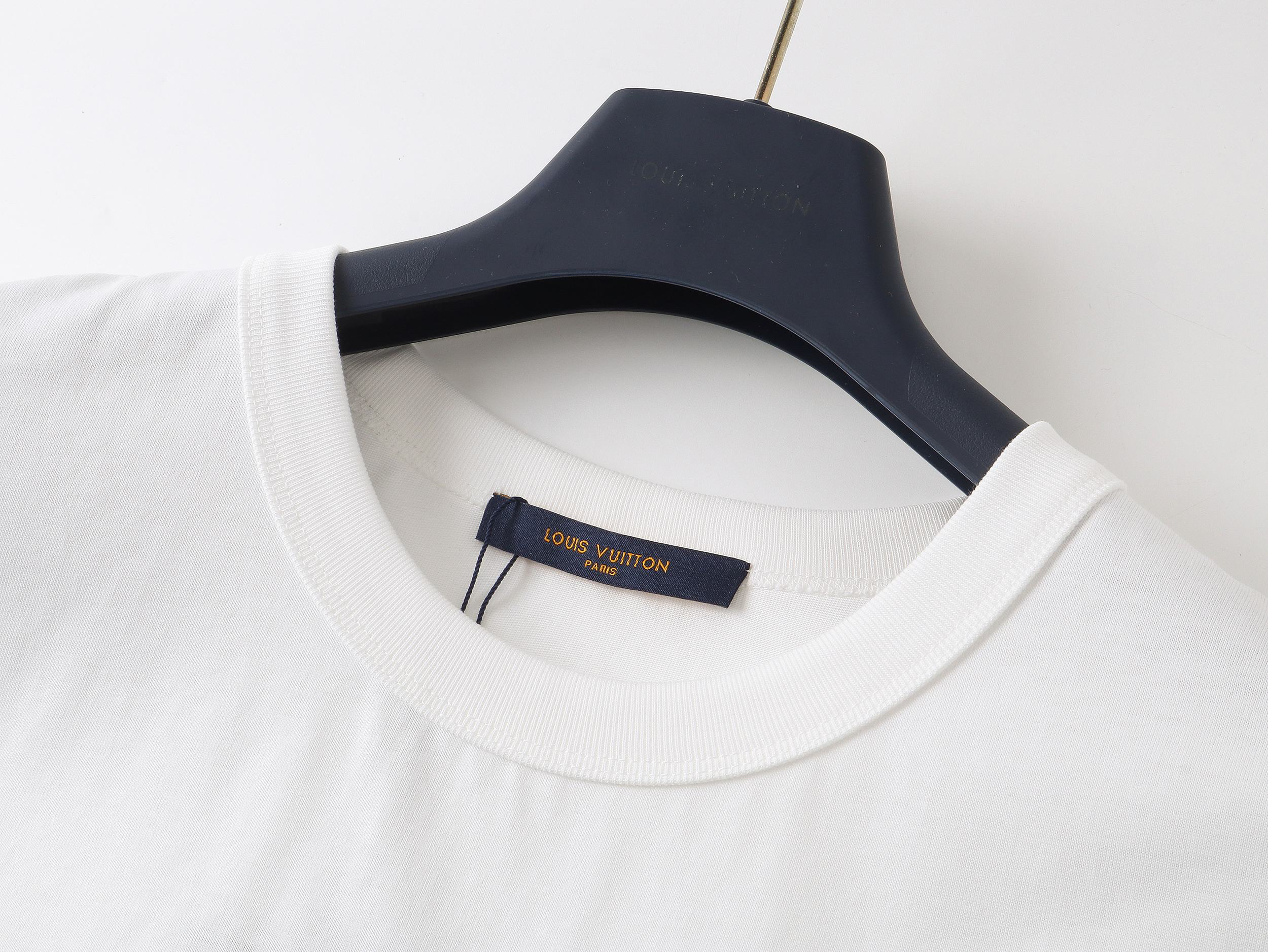 LV clothing-243